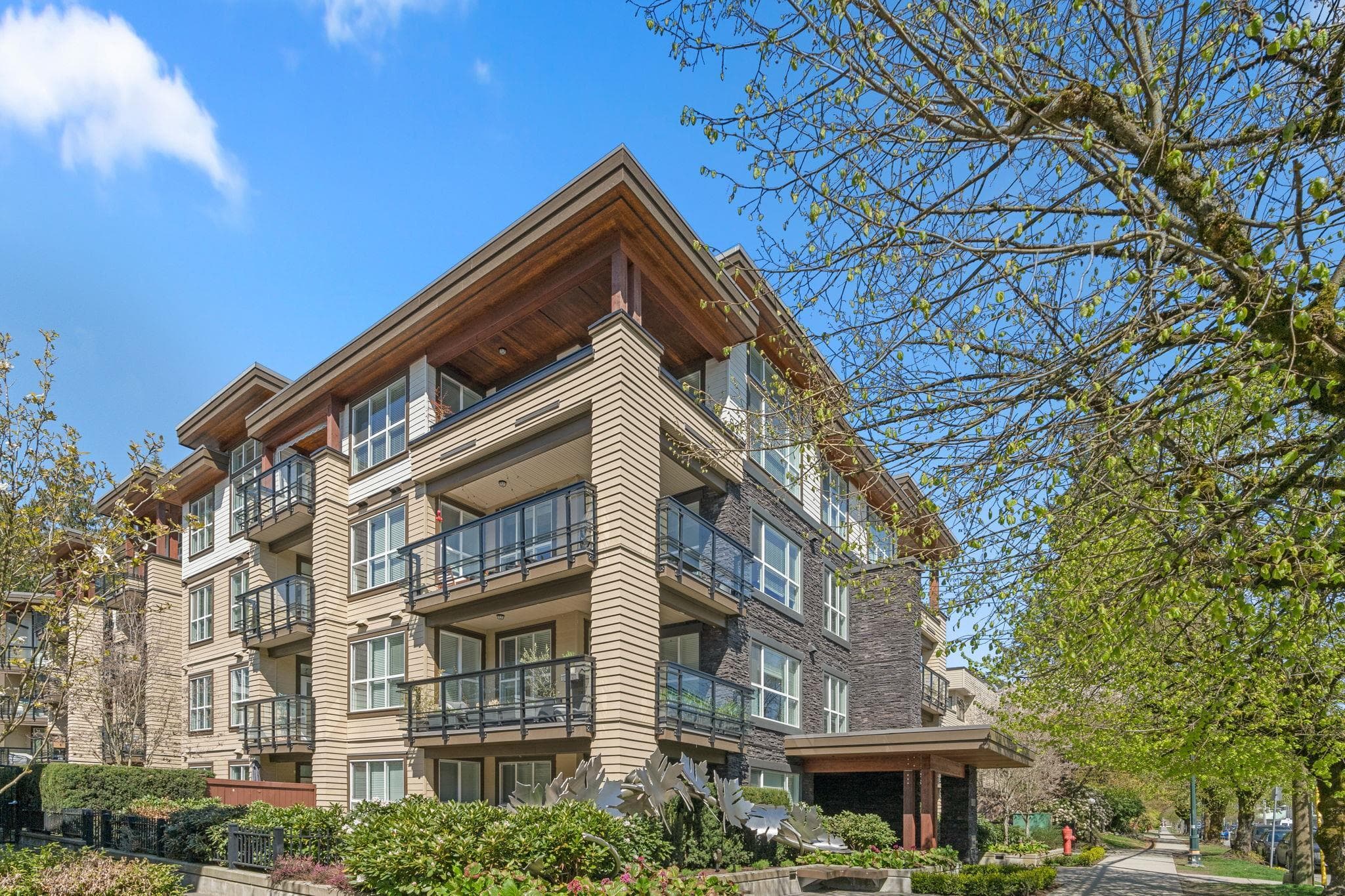 301 - 3205 Mountain Highway, North Vancouver, V7K 0A3 — photo 2