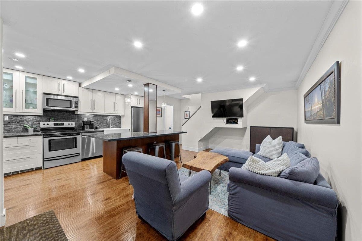 44 - 1240 Falcon Drive, Coquitlam, V3E 2B4 — photo 4