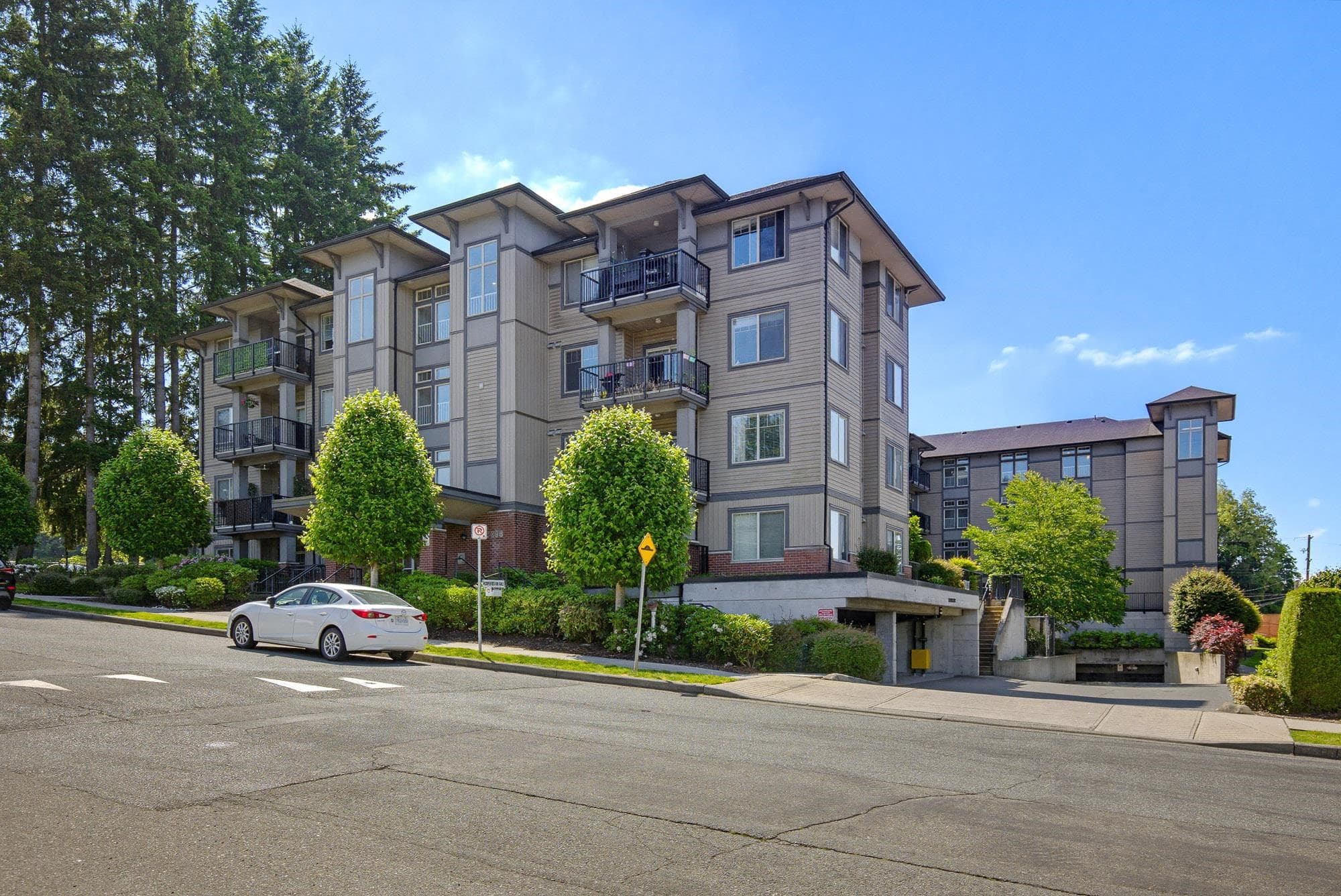 204 - 33898 Pine Street, Abbotsford, V2S 2P3 — photo 2