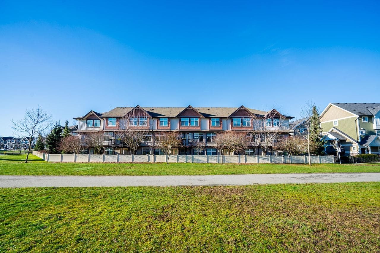 28 - 7332 194a Street, Surrey