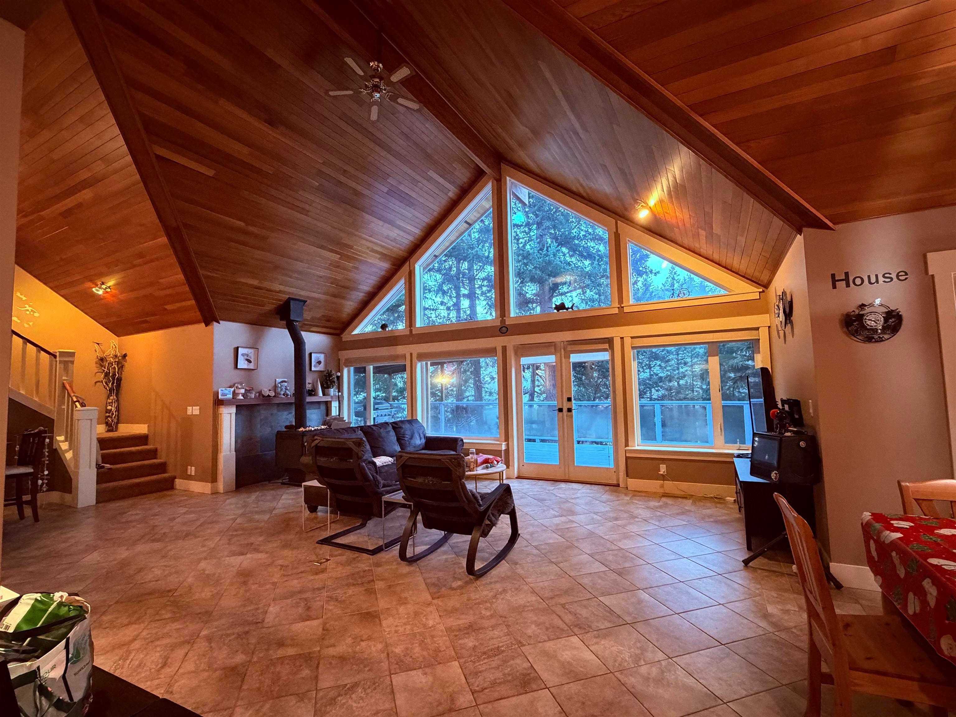 5393 Sans Souci Road, Sunshine Valley