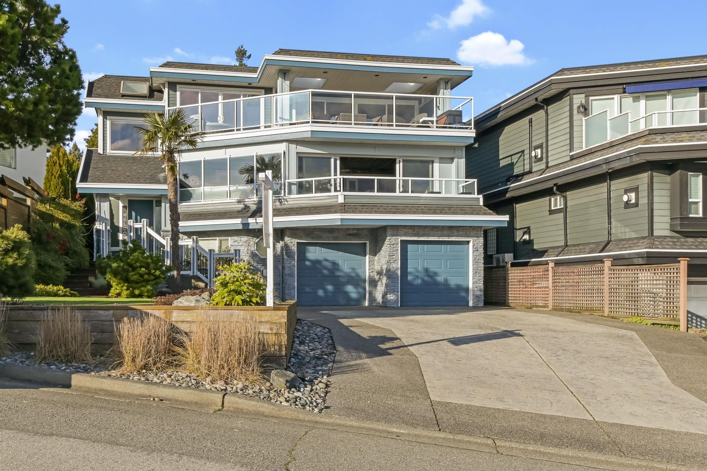 15587 Semiahmoo Avenue, White Rock
