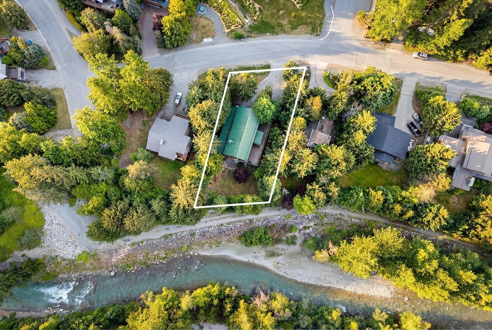 7231 N Fitzsimmons Road, Whistler, V8E 0E3 — photo 2