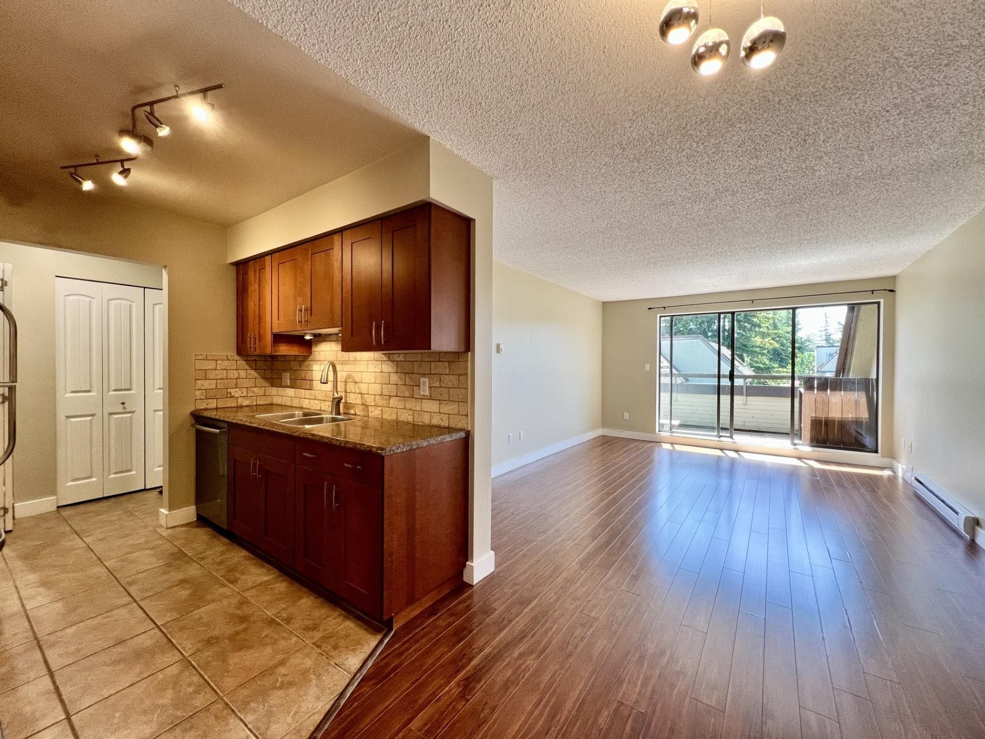 401 - 1210 Pacific Street, Coquitlam, V3B 6K3 — photo 2