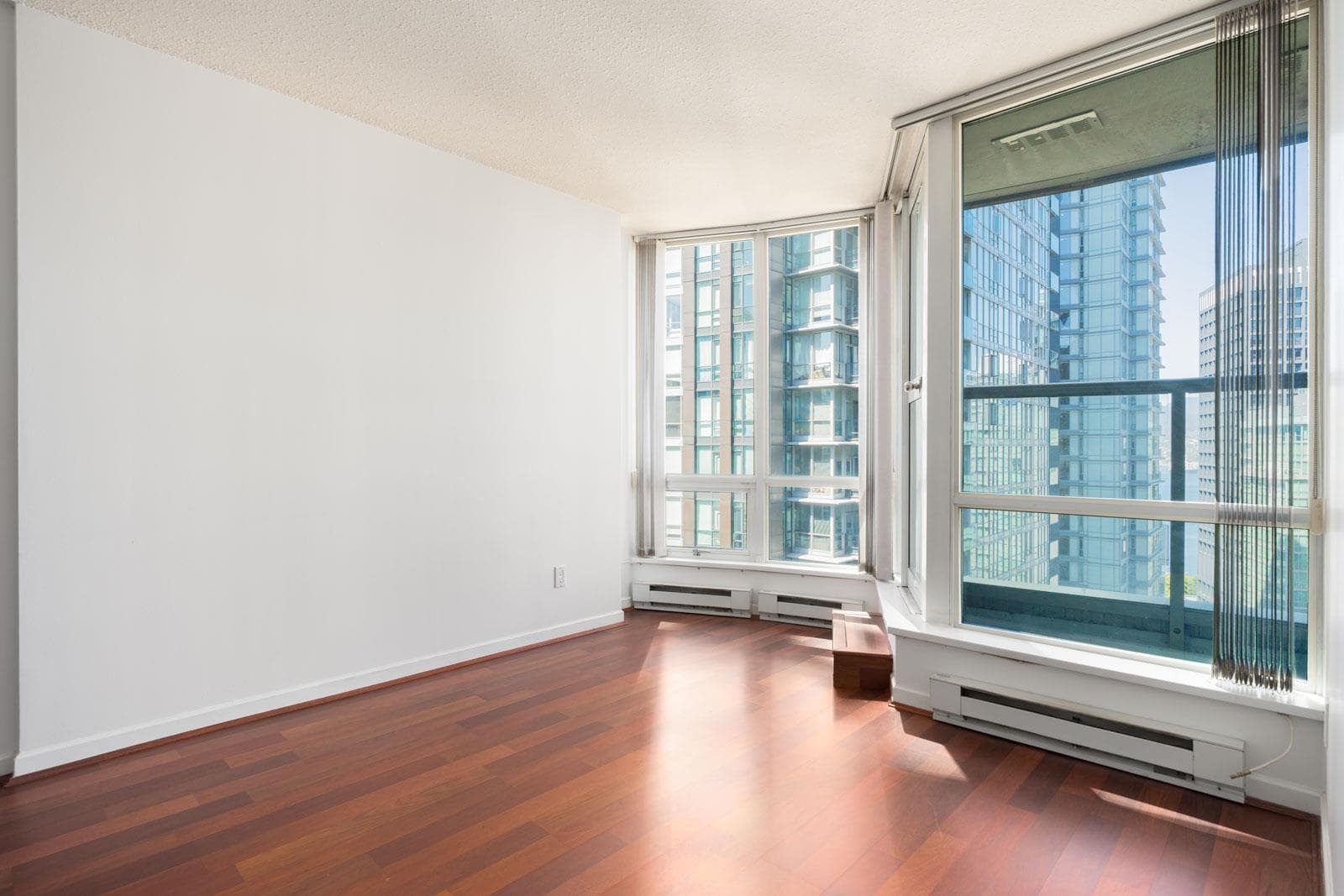 2102 - 1166 Melville Street, Vancouver, V6E 4P5 — photo 2