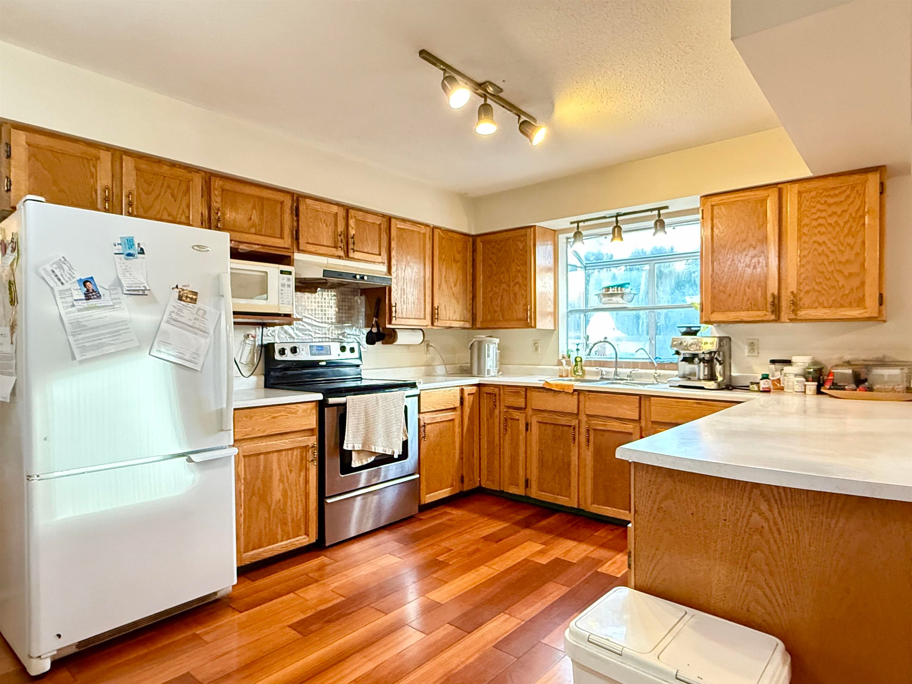 18572 76 Avenue, Surrey, V4N 3G5 — photo 2