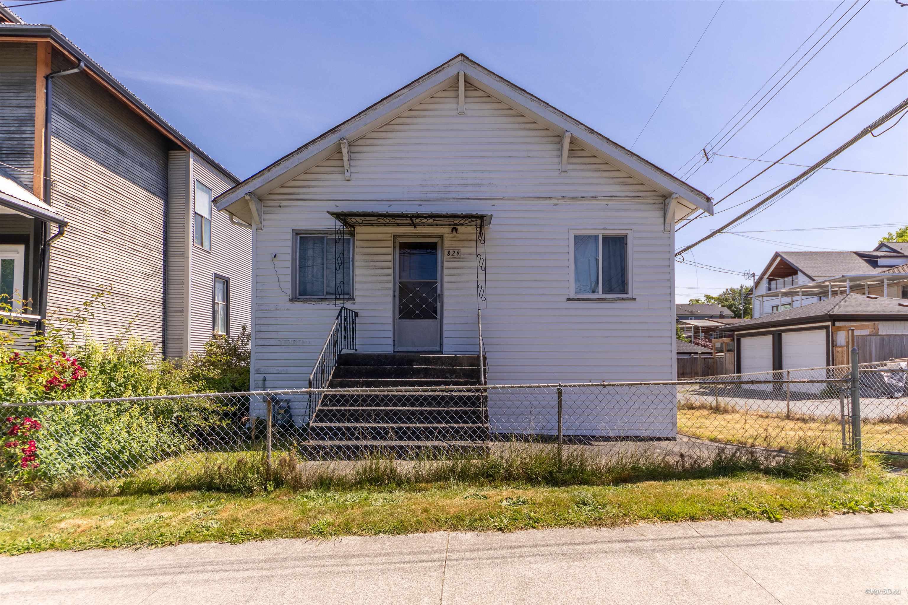 824 Semlin Drive, Vancouver, V5L 4J5 — photo 1