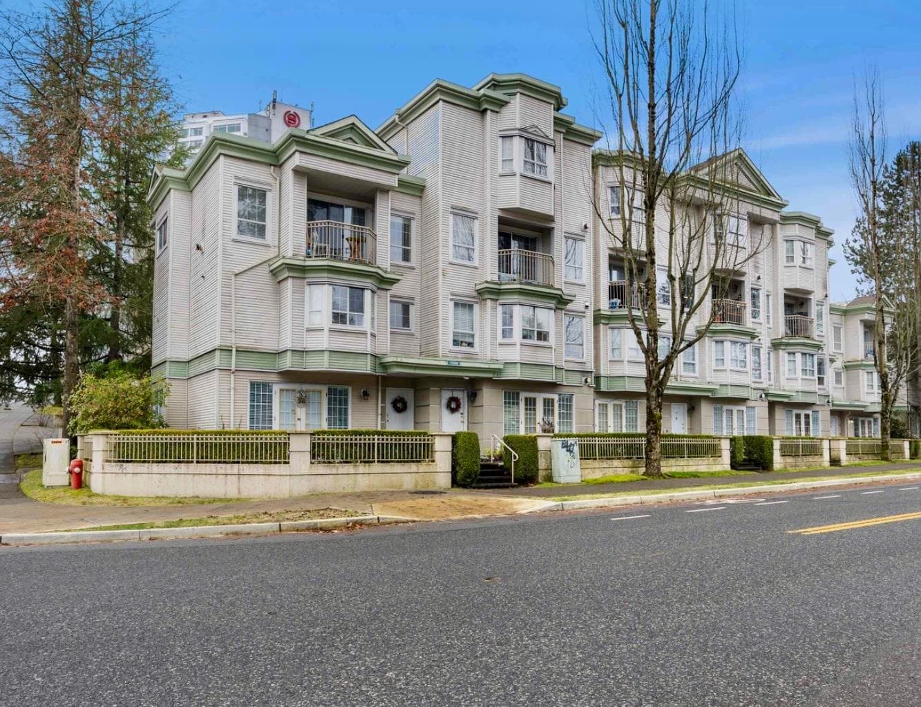 323 - 15268 W 105 Ave Avenue, Surrey, V3R 0W8 — photo 1
