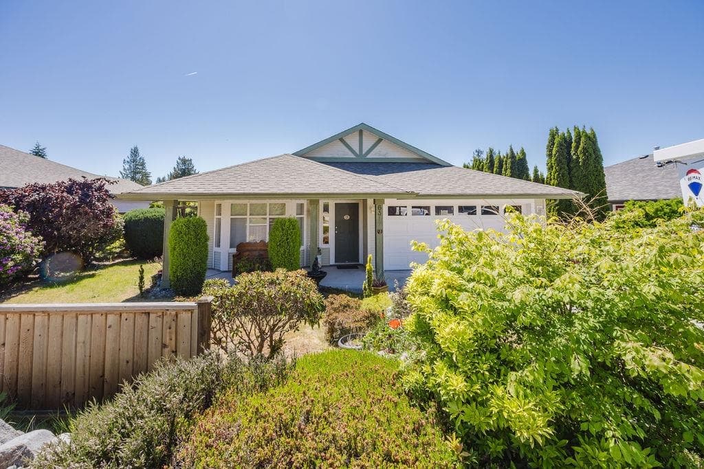 6317 Williams Place, Sechelt, V7Z 0M6 — photo 1
