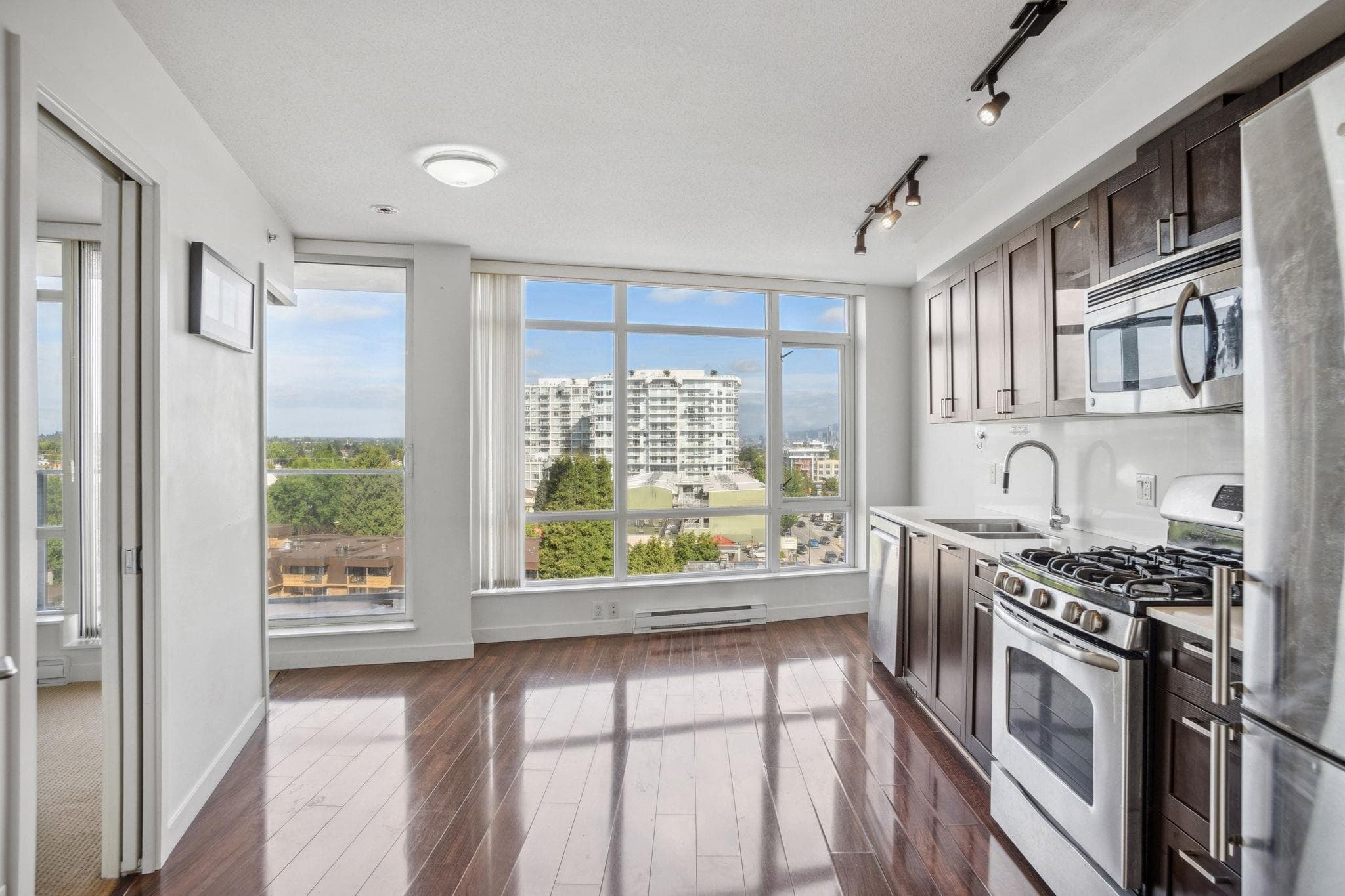 810 - 4815 Eldorado Mews, Vancouver, V5R 0B2 — photo 1