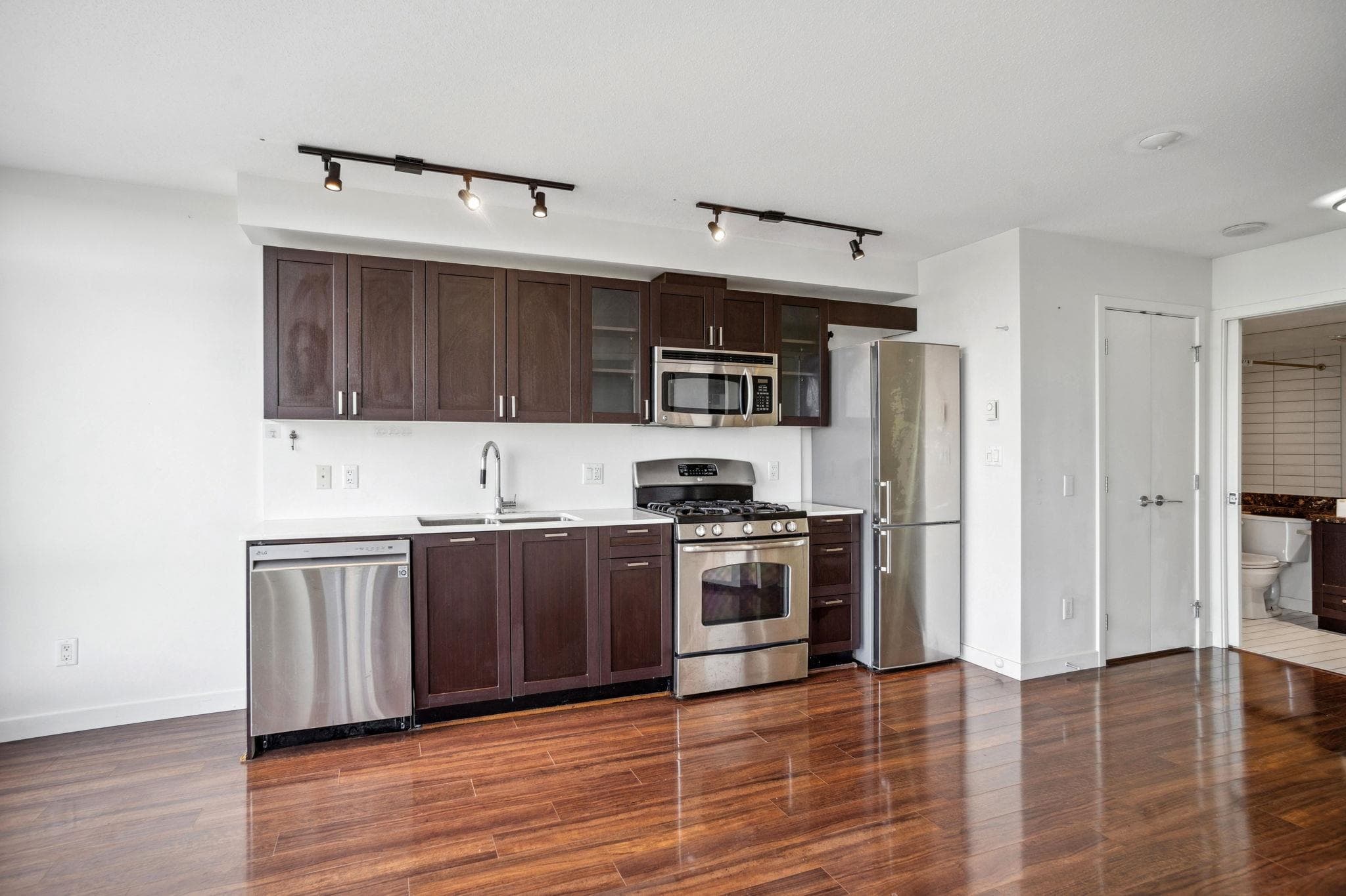 810 - 4815 Eldorado Mews, Vancouver, V5R 0B2 — photo 5