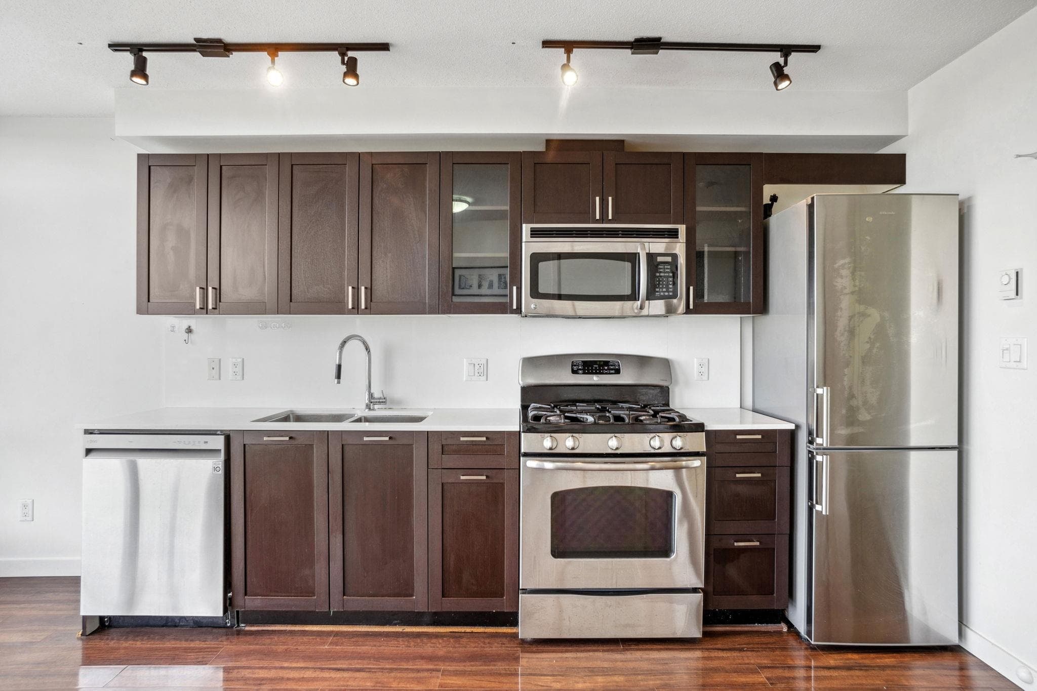 810 - 4815 Eldorado Mews, Vancouver, V5R 0B2 — photo 4