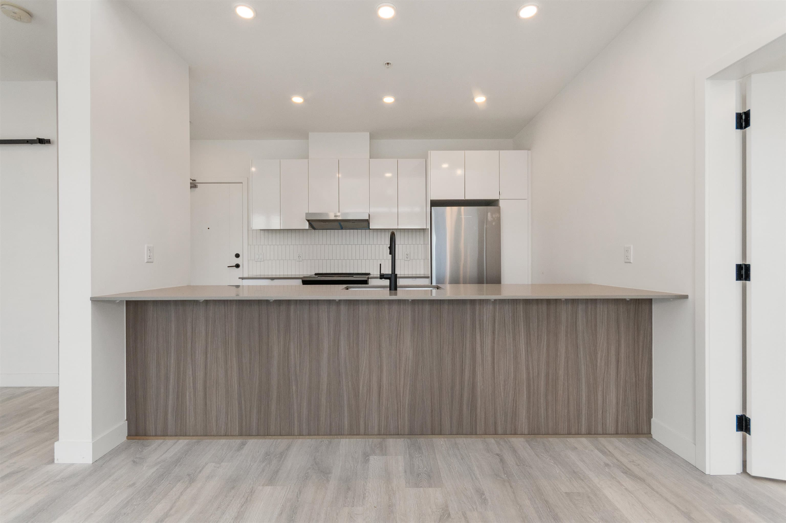 604 - 32838 Landeau Place, Abbotsford, V2S 0M6 — photo 3