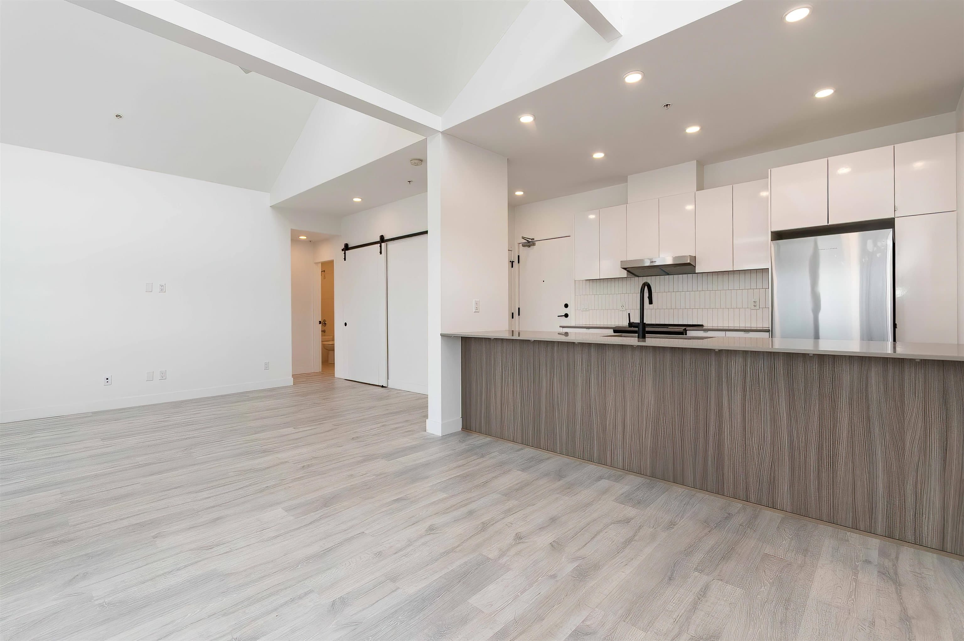 604 - 32838 Landeau Place, Abbotsford, V2S 0M6 — photo 4