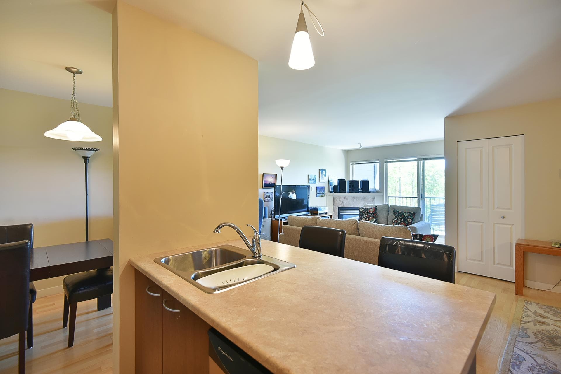 403 - 5631 Inlet Avenue, Sechelt, V7Z 0J1 — photo 3