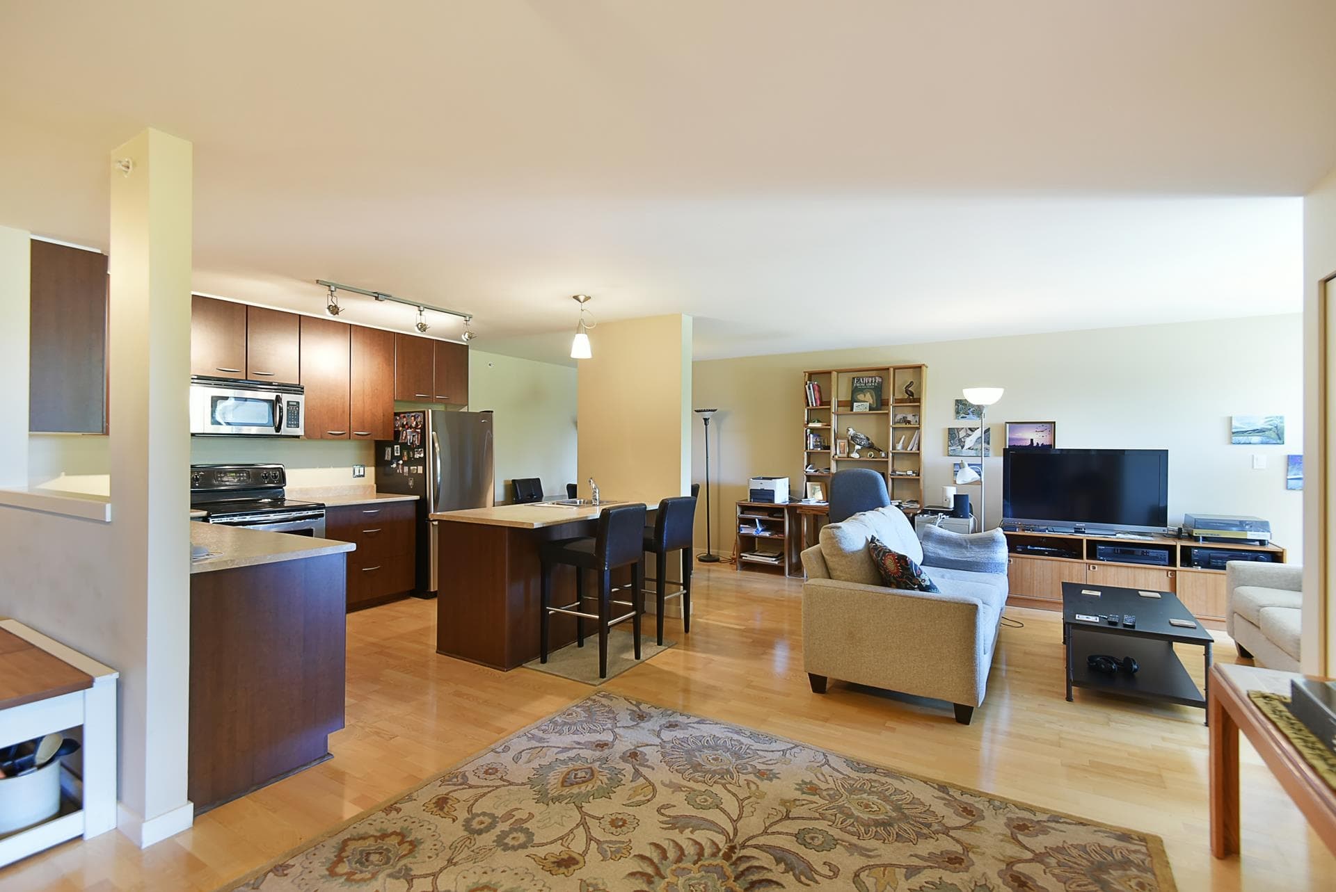 403 - 5631 Inlet Avenue, Sechelt, V7Z 0J1 — photo 1
