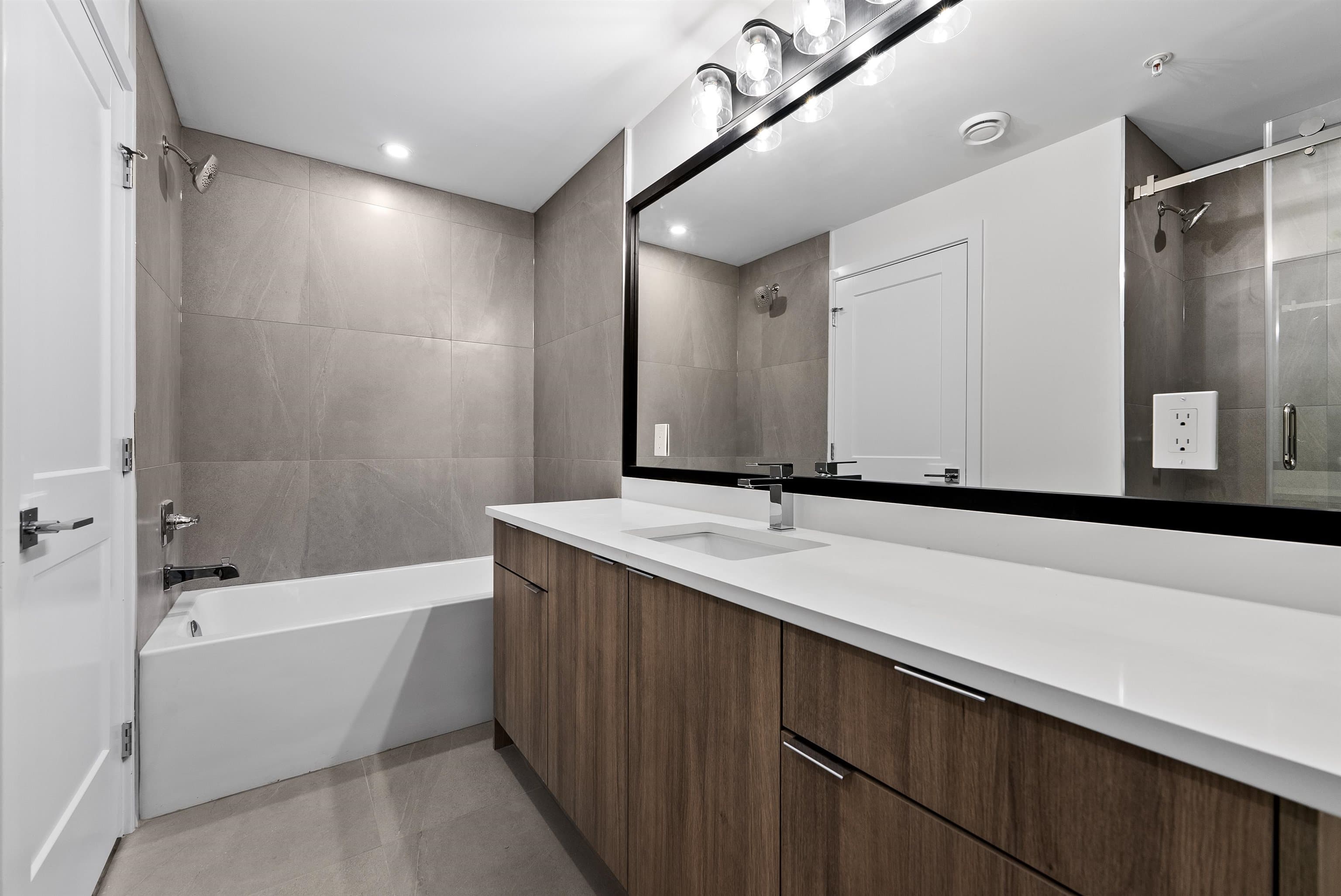 211 - 2233 156 Street, Surrey, V4A 4V3 — photo 3