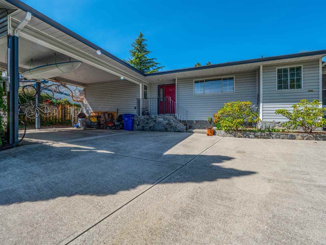 5453 Carnaby Place, Sechelt, V0N 3A7 — photo 2