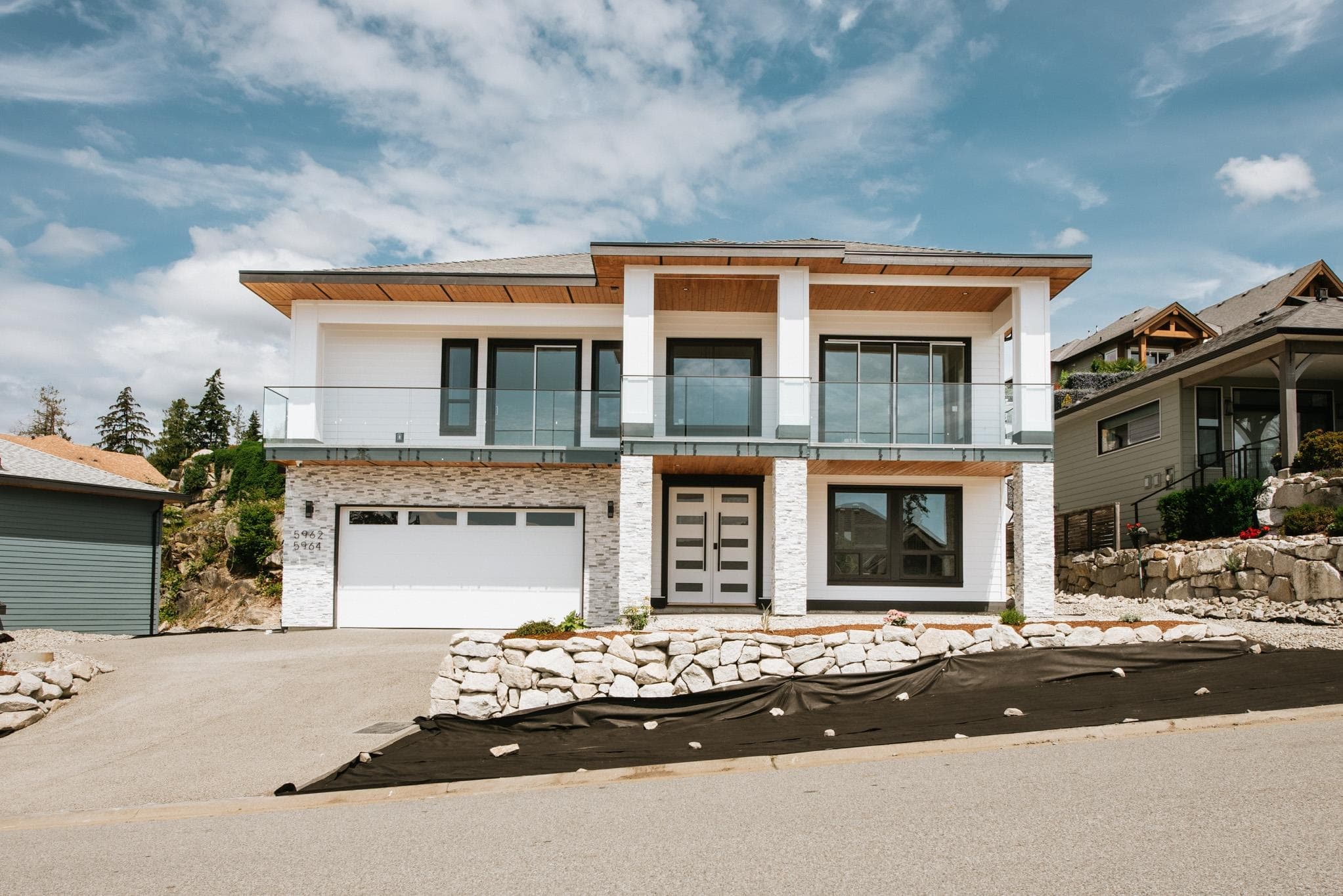 5964 Barnacle Street, Sechelt, V7Z 0V4 — photo 1