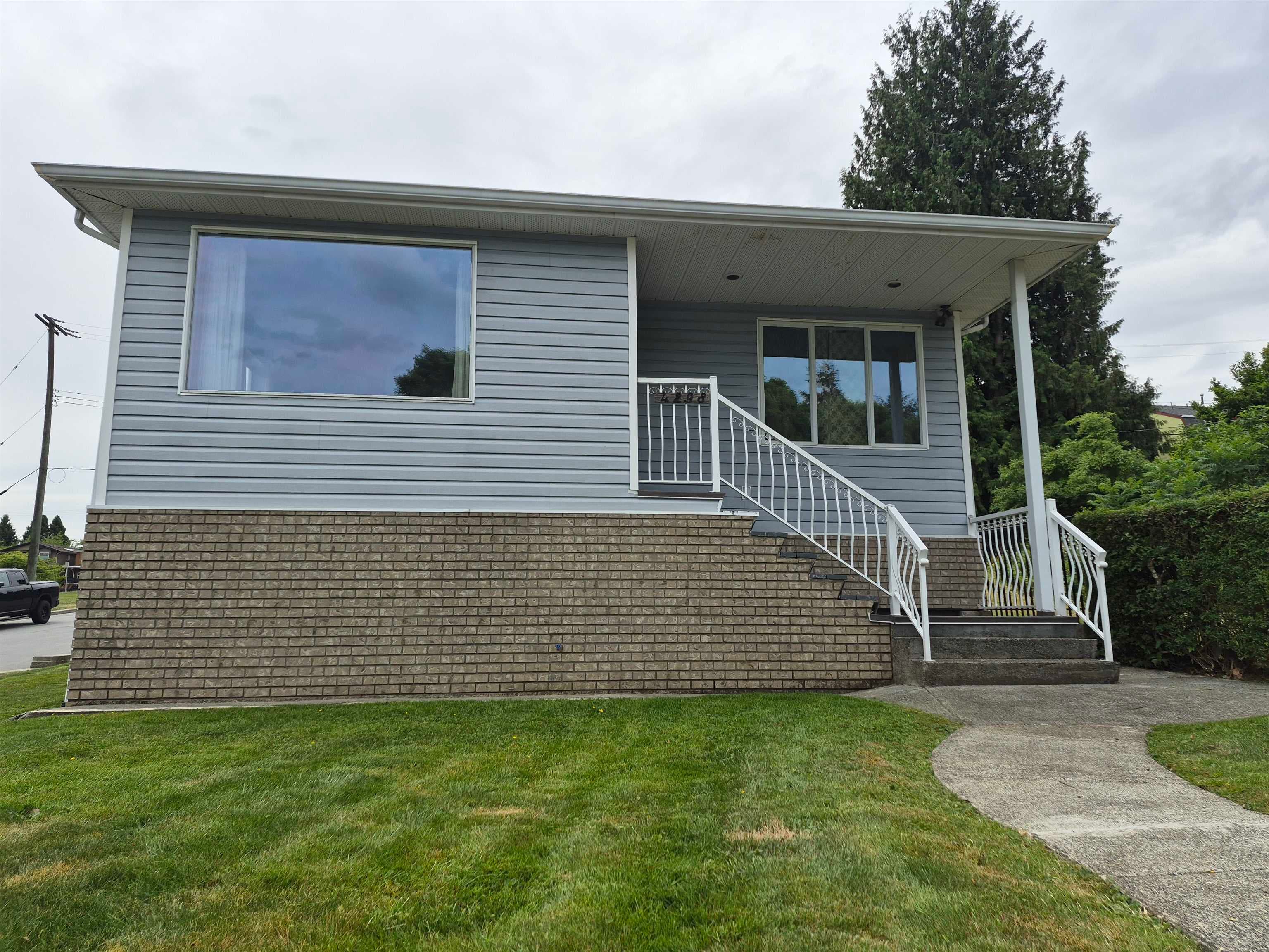 4298 Mcgill Street, Burnaby, V5C 1M9 — photo 2