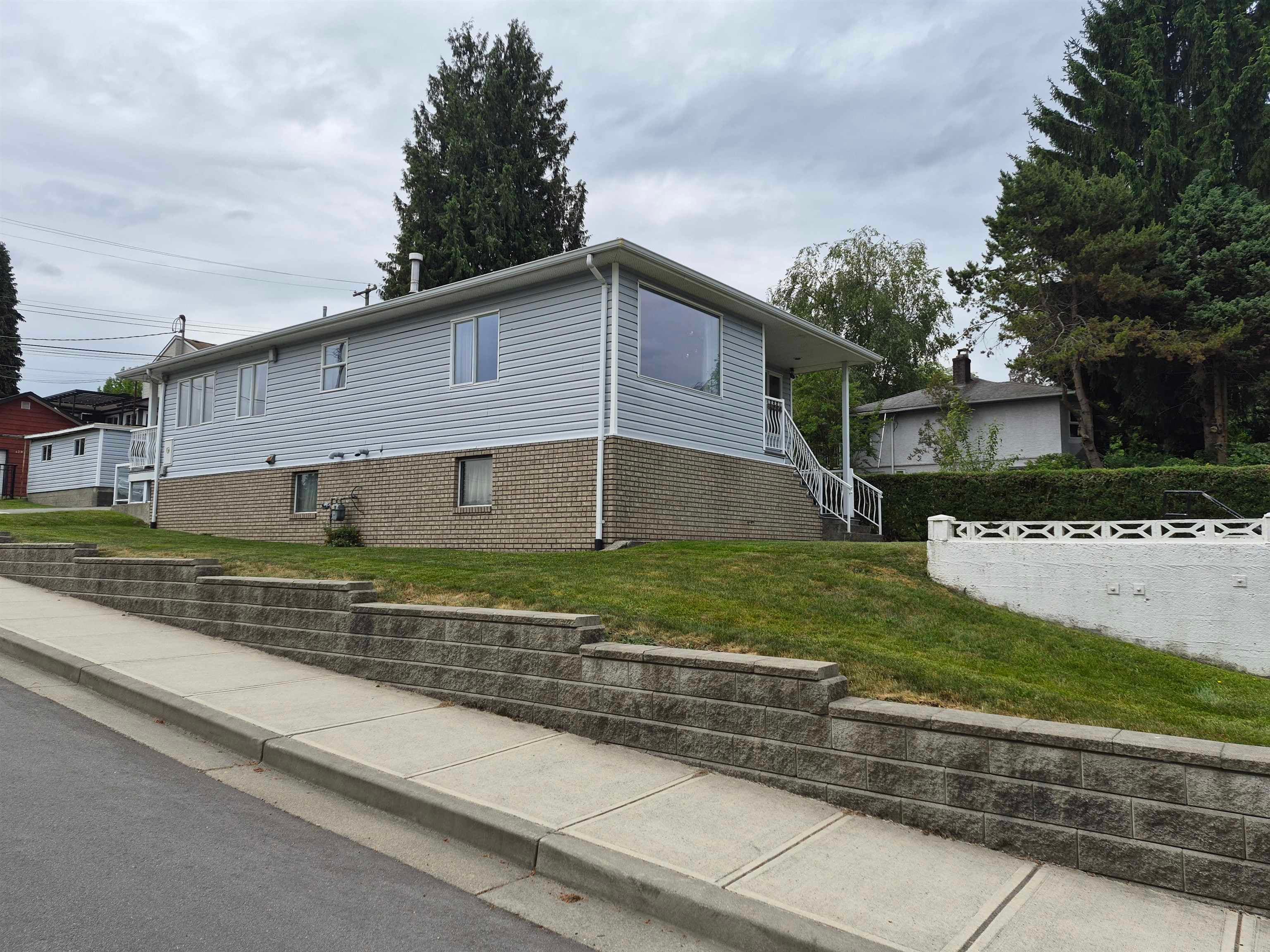 4298 Mcgill Street, Burnaby, V5C 1M9 — photo 1