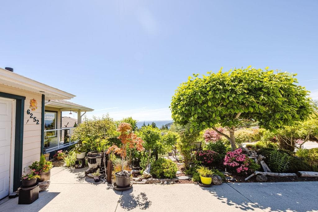 6252 Baillie Road, Sechelt, V7Z 0R5 — photo 1