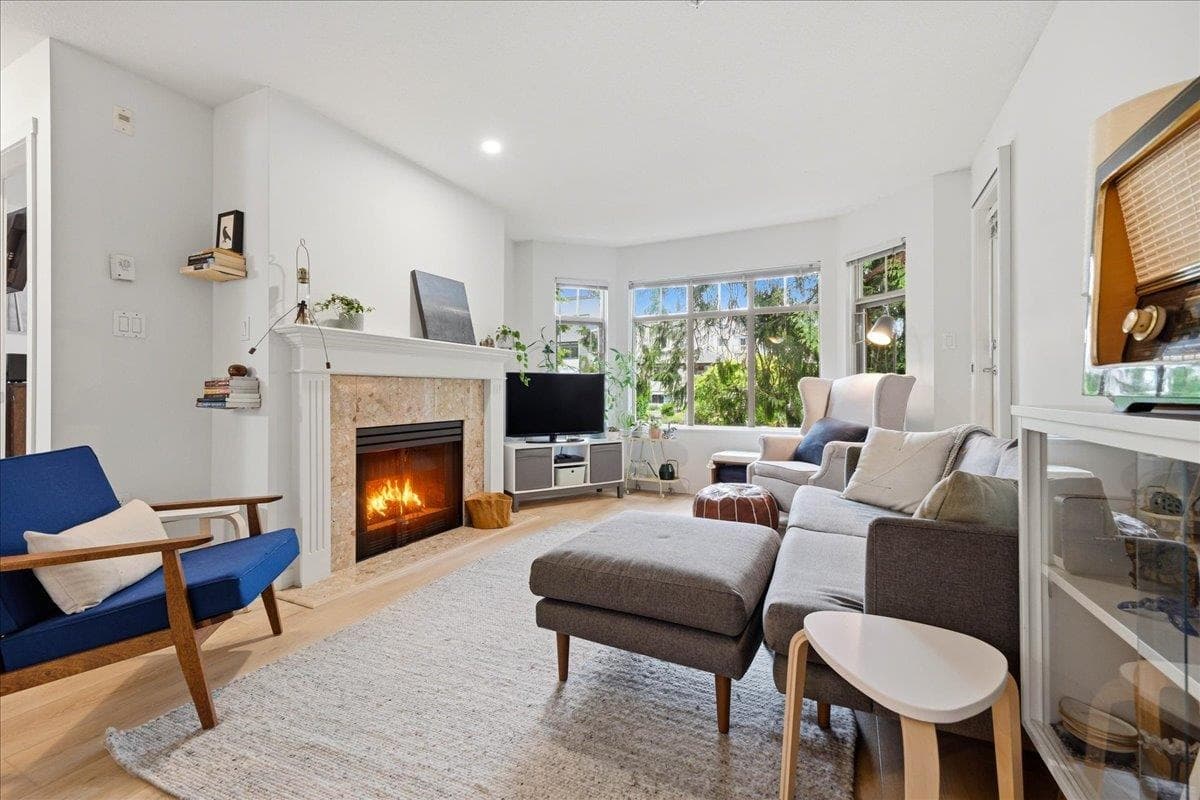 411 - 2059 Chesterfield Avenue, North Vancouver