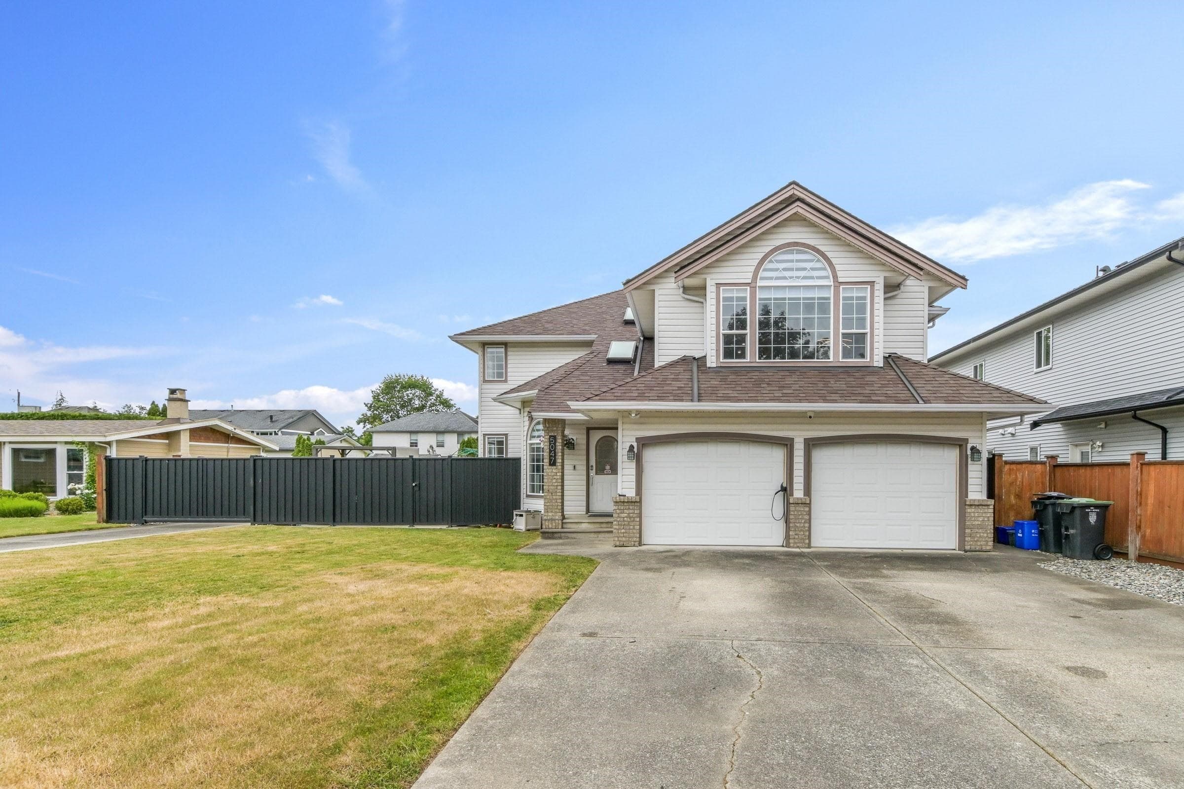 5047 215 Street, Langley, V3A 5B9 — photo 1