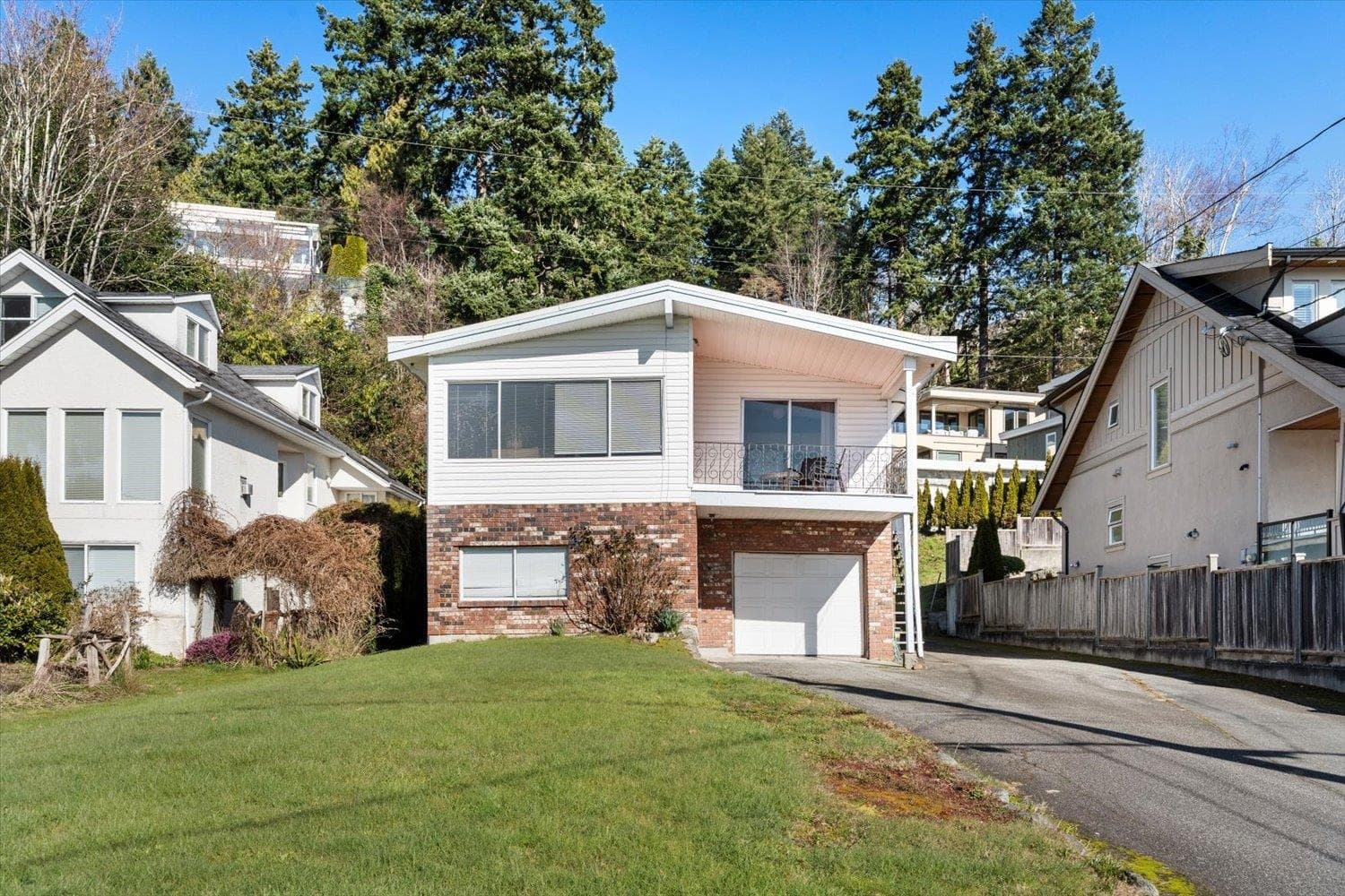 14667 W Beach Avenue, White Rock