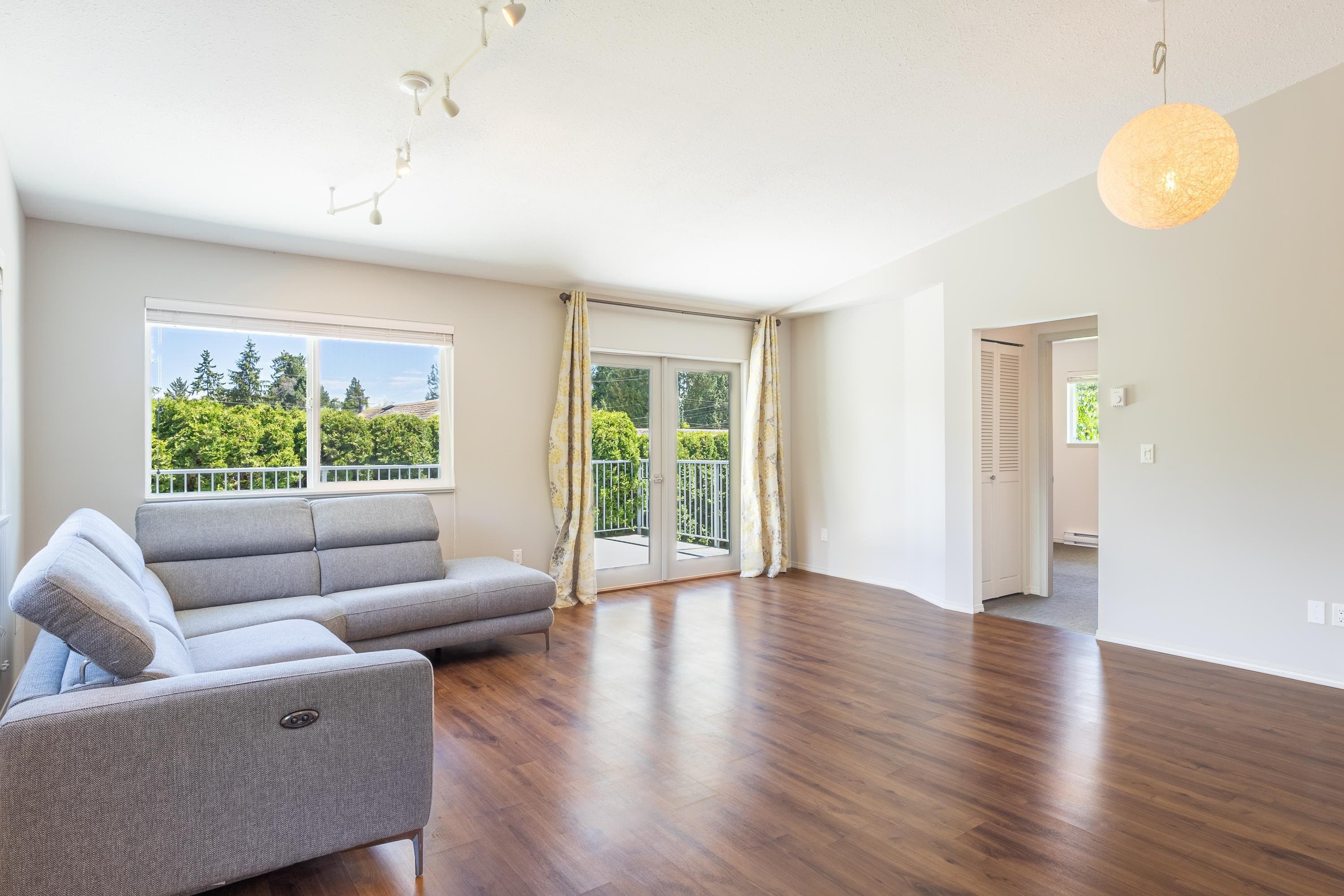 5714 Trail Avenue, Sechelt, V0N 3A0 — photo 3