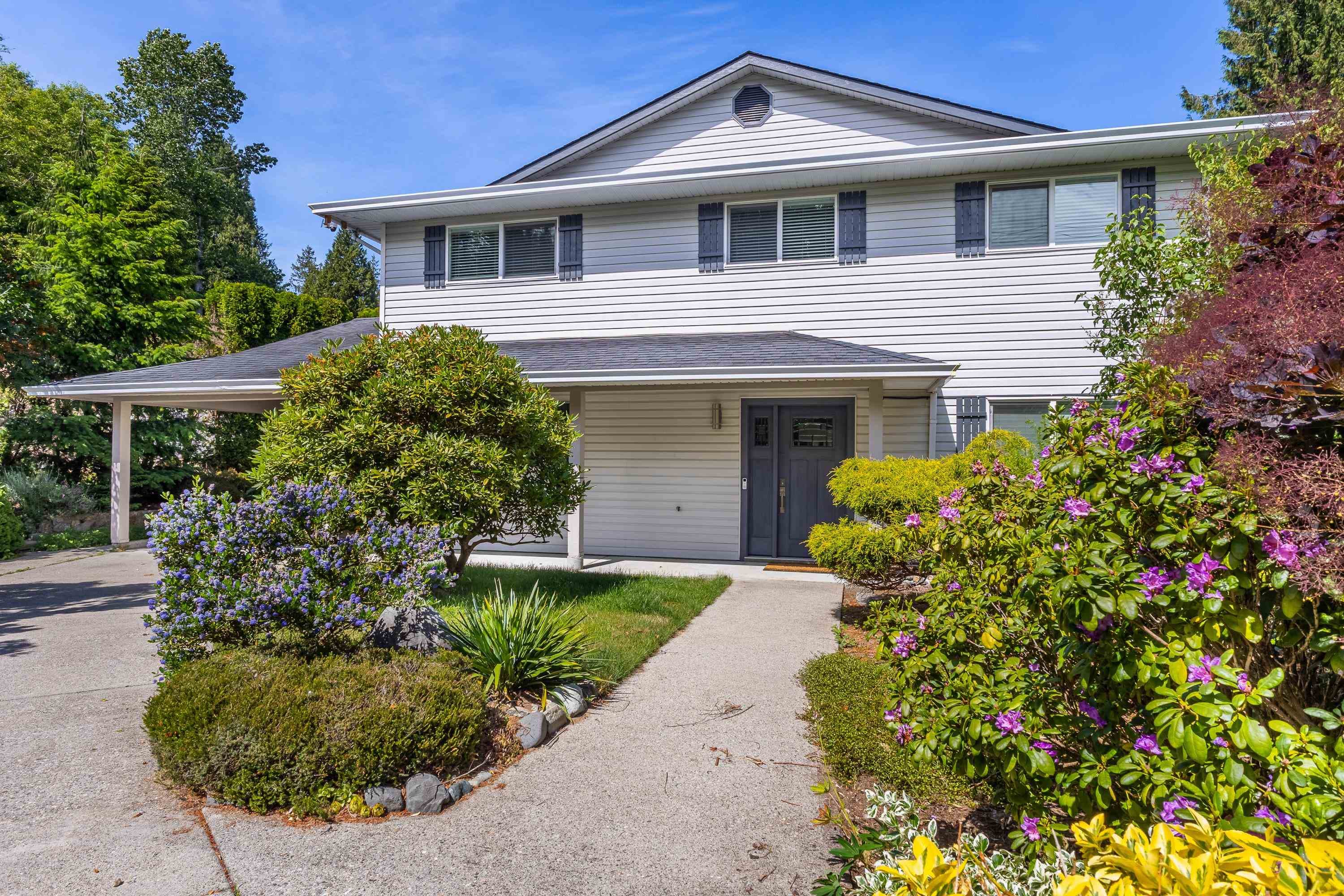 5714 Trail Avenue, Sechelt, V0N 3A0 — photo 1