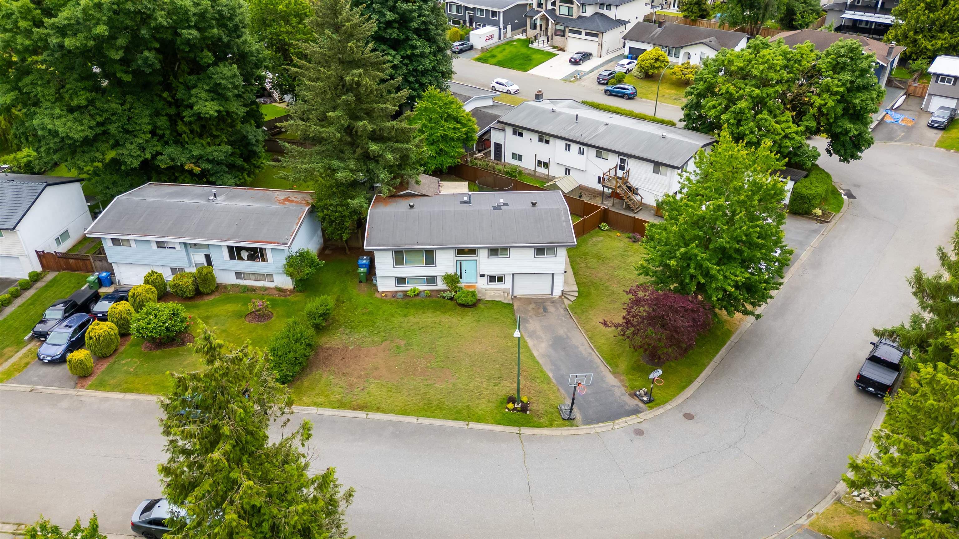 2454 Aladdin Crescent, Abbotsford, V2S 5K7 — photo 2
