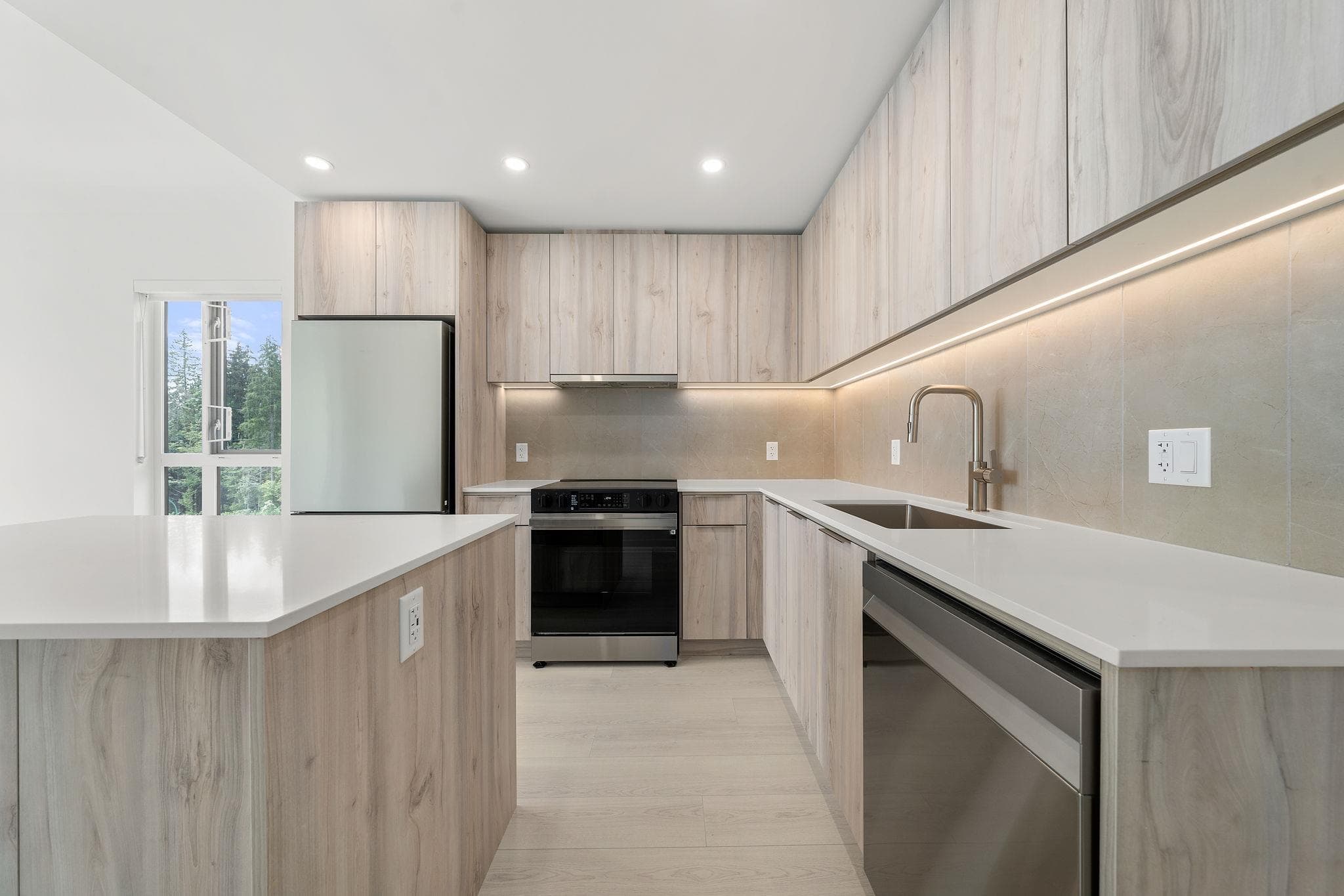 404 - 3594 Malsum Drive, North Vancouver