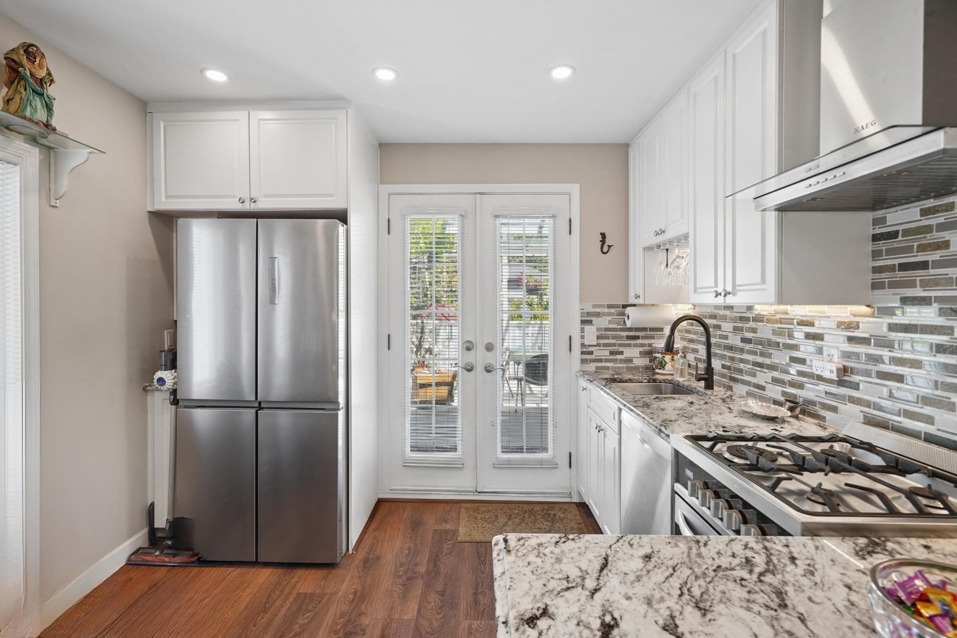 219 E 38th Avenue, Vancouver, V5W 1H3 — photo 1