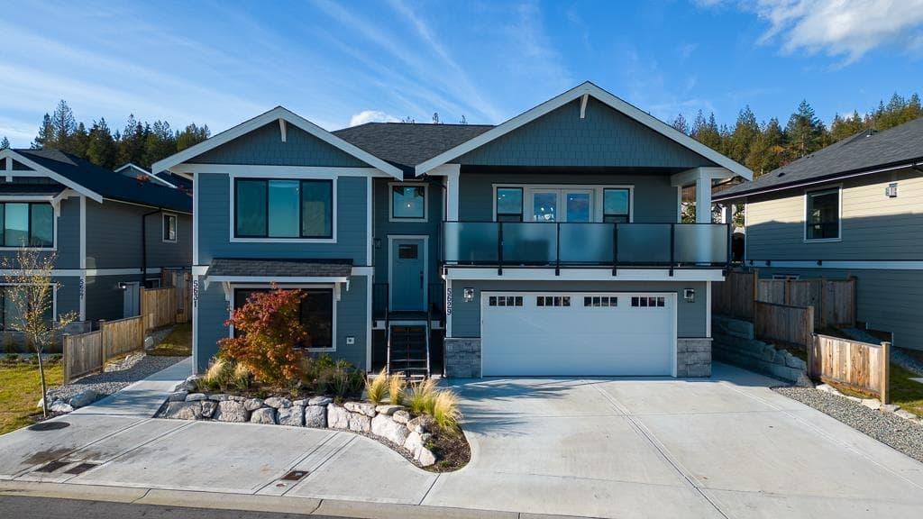 5629 Kingbird Crescent, Sechelt, V7Z 0S4 — photo 1