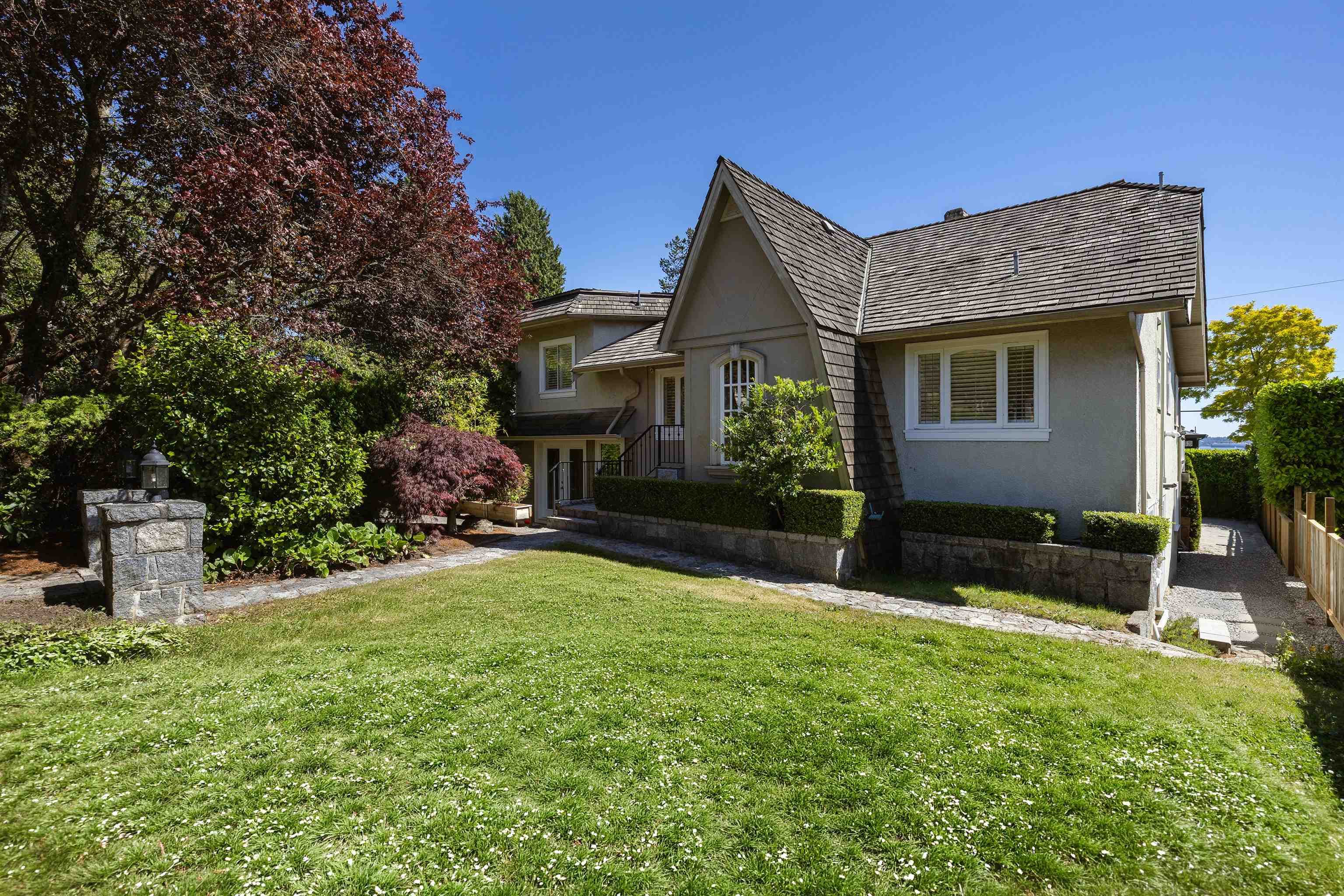 2308 Inglewood Avenue, West Vancouver, V7V 2A1 — photo 1