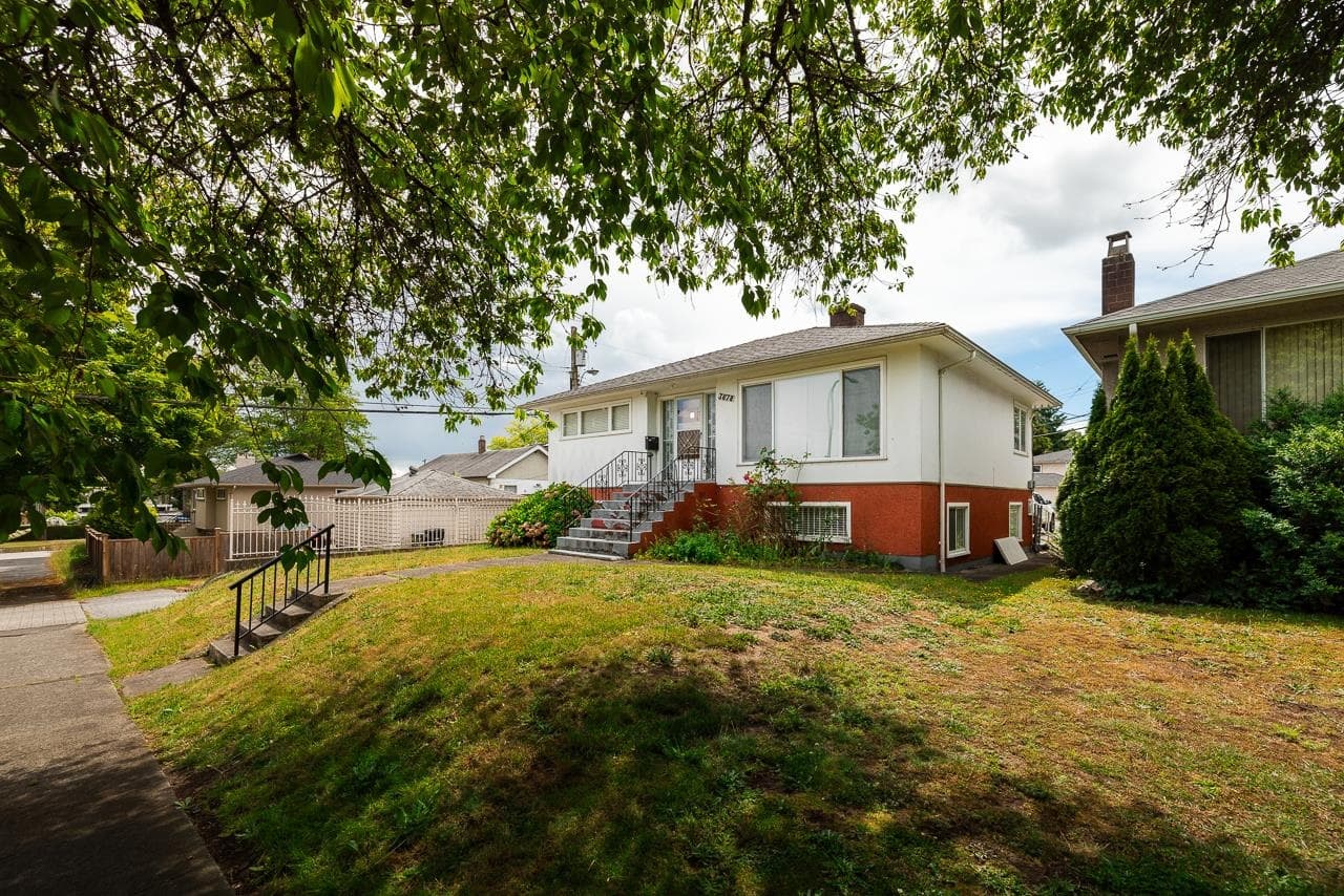 3678 E 25th Avenue, Vancouver, V5R 1K5 — photo 1