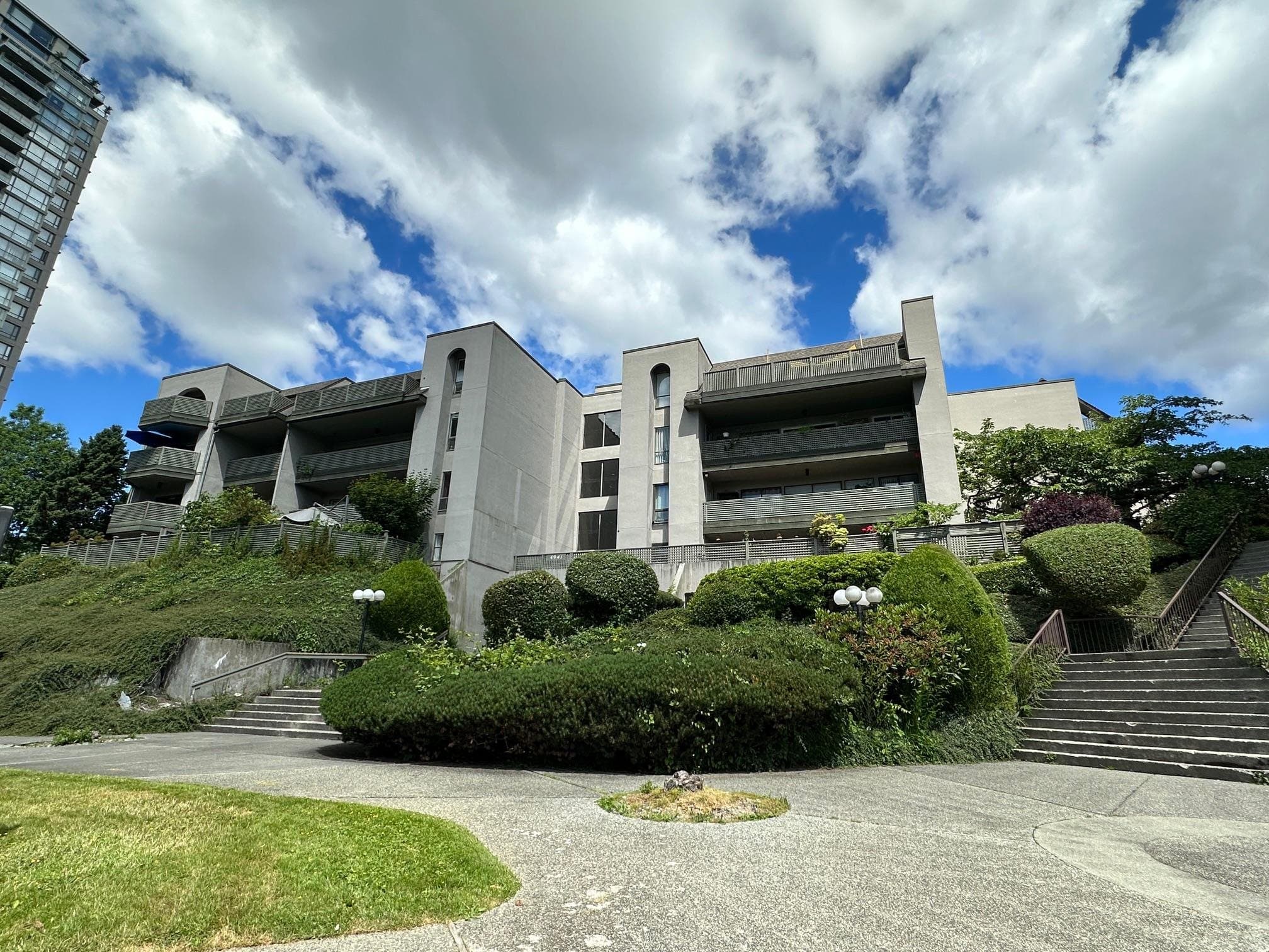 401 - 4941 Lougheed Highway, Burnaby, V5B 4S6 — photo 2