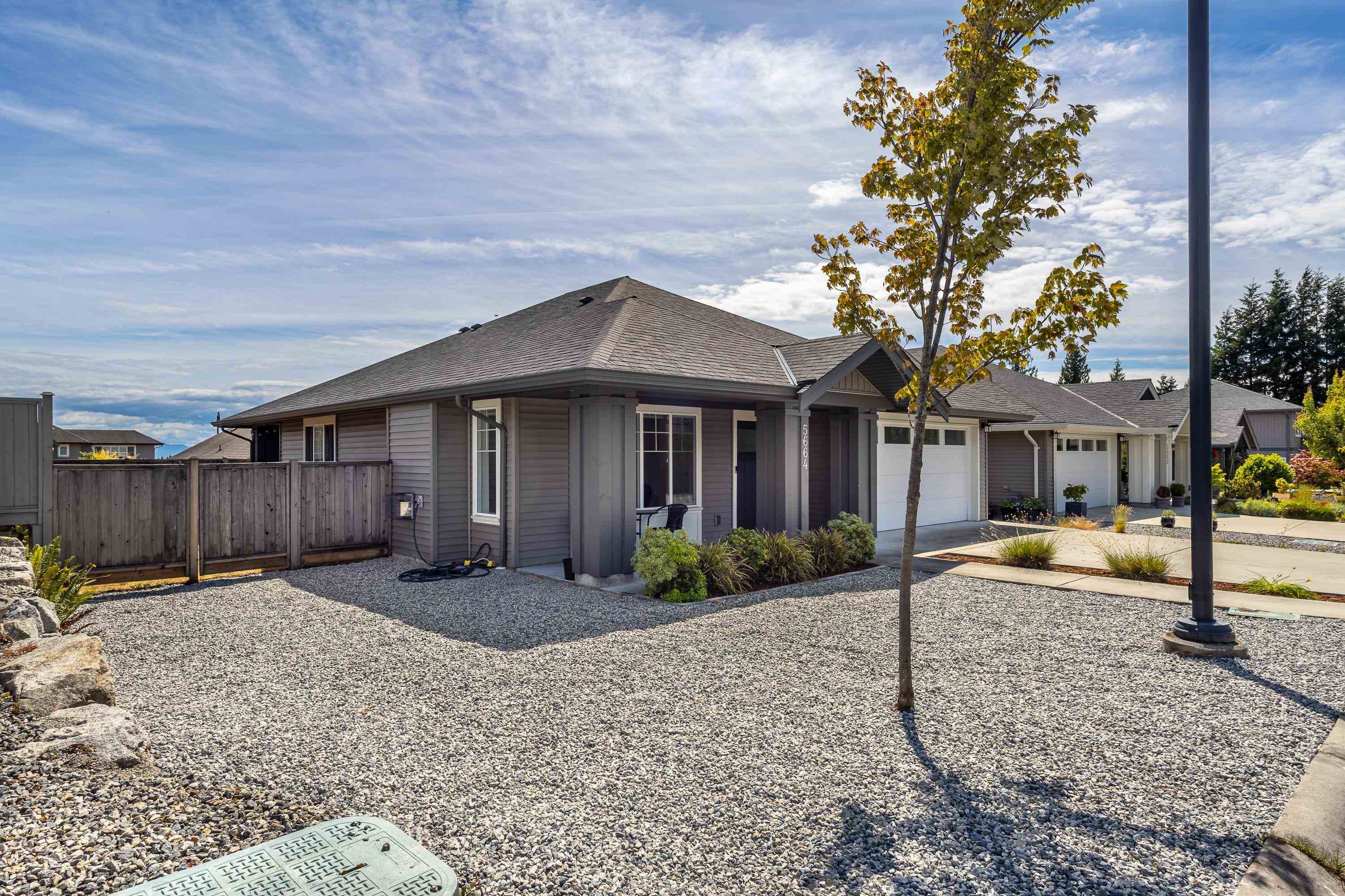5664 Partridge Way, Sechelt, V7Z 0M4 — photo 1