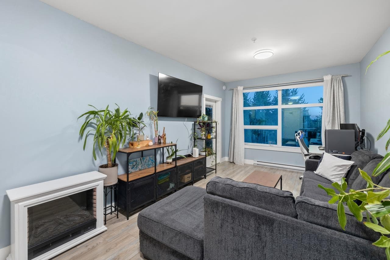 306 - 22577 Royal Crescent, Maple Ridge, V2X 2M2 — photo 1