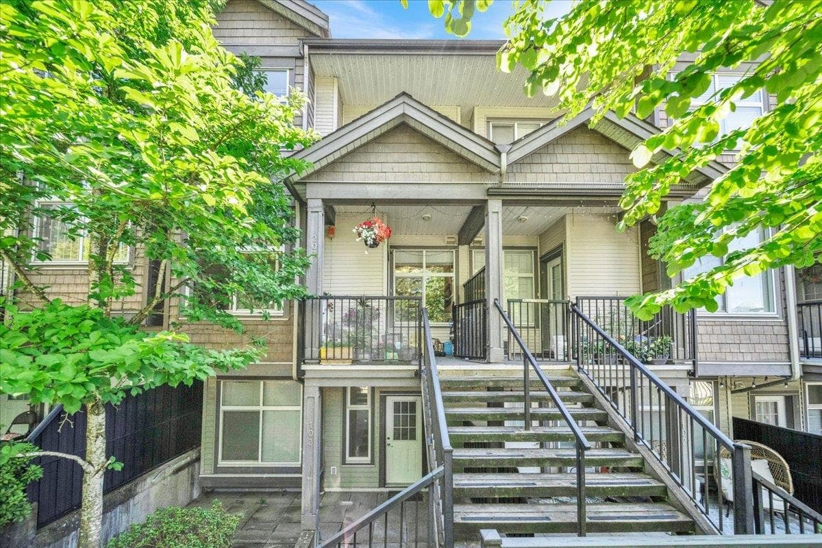 207 - 7333 16th Avenue, Burnaby, V3N 0A8 — photo 1