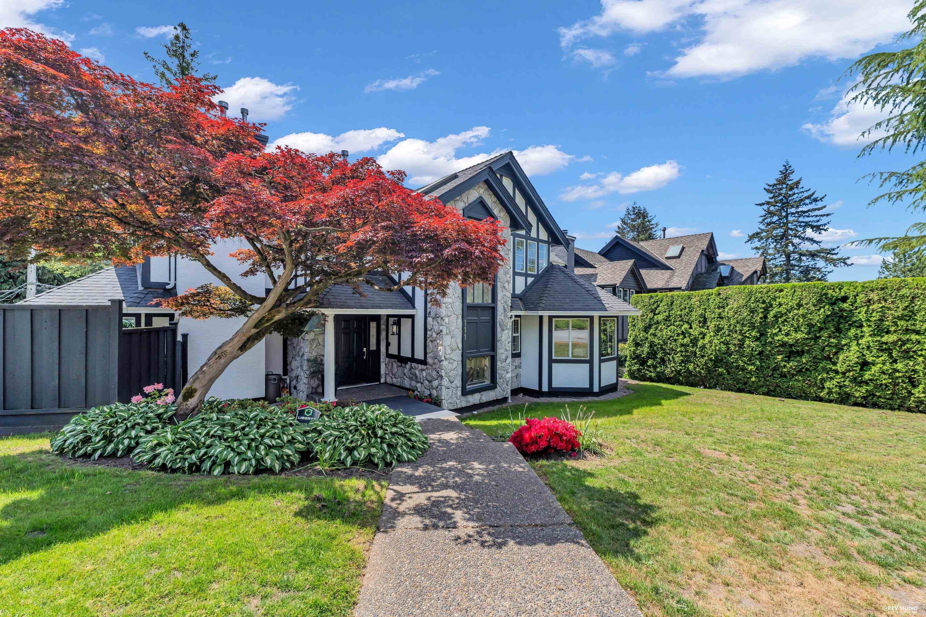 111 Sandringham Crescent, North Vancouver, V7N 4E9 — photo 2