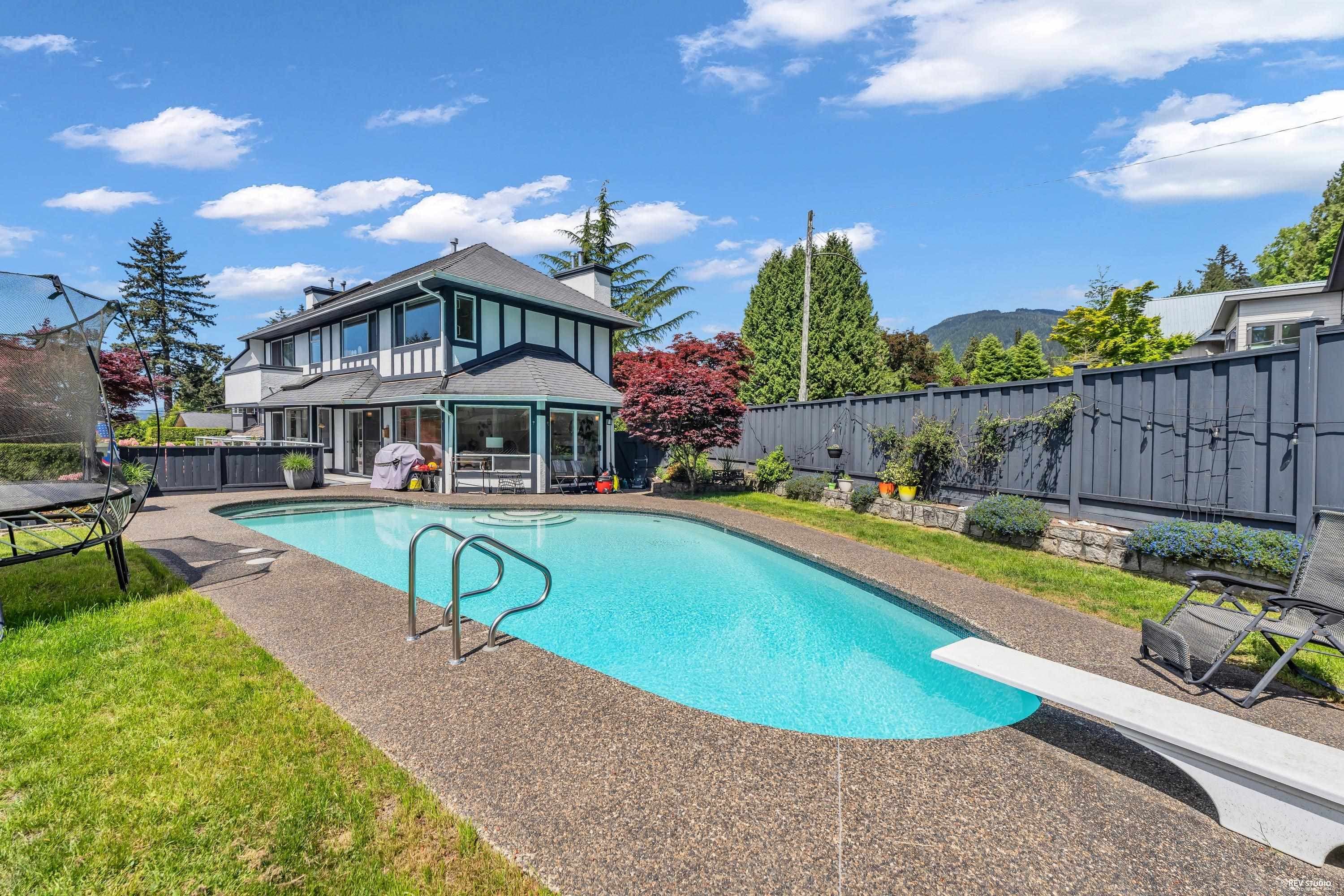 111 Sandringham Crescent, North Vancouver, V7N 4E9 — photo 4