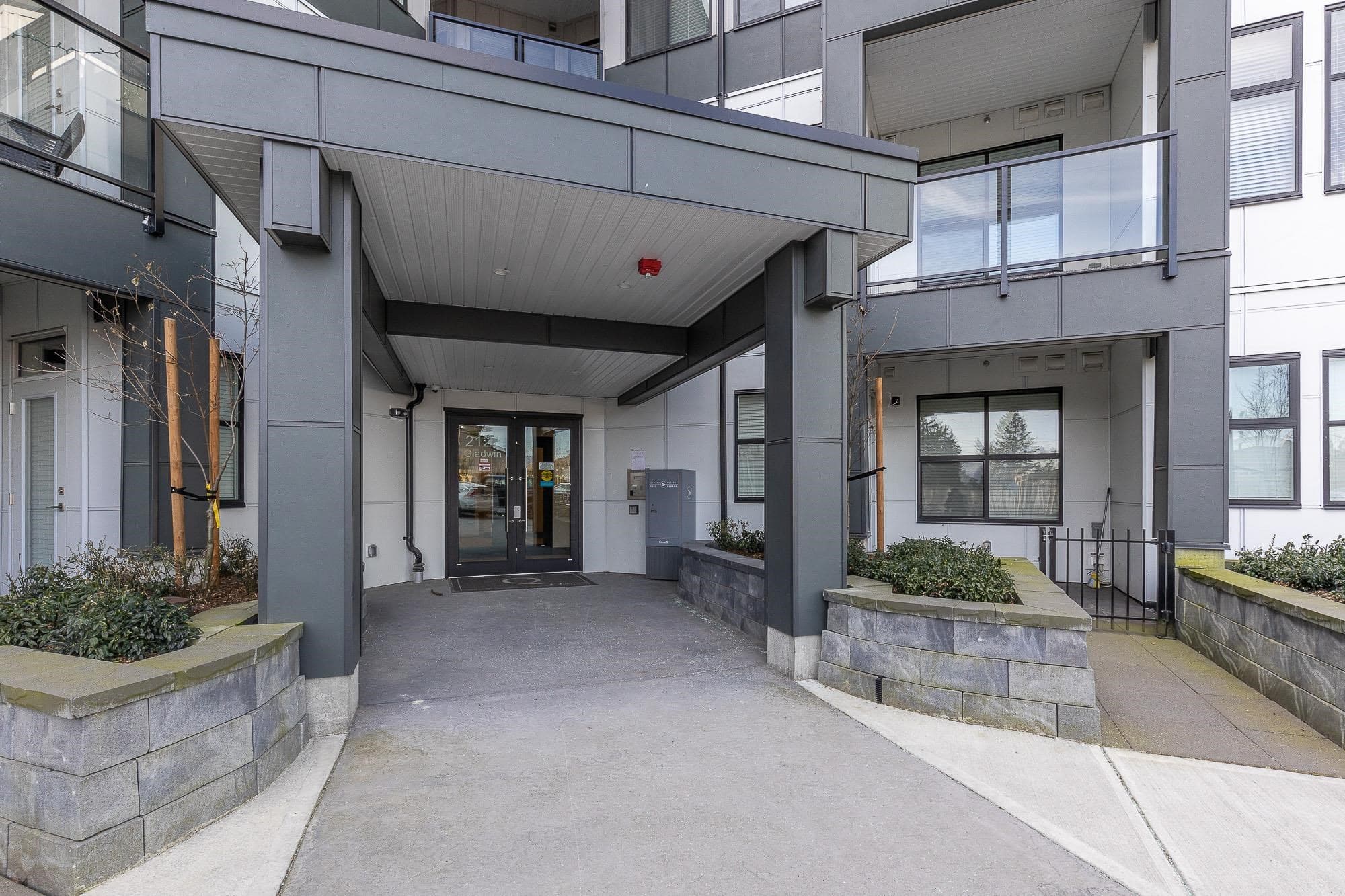 210 - 2120 Gladwin Road, Abbotsford, V2S 0L7 — photo 3
