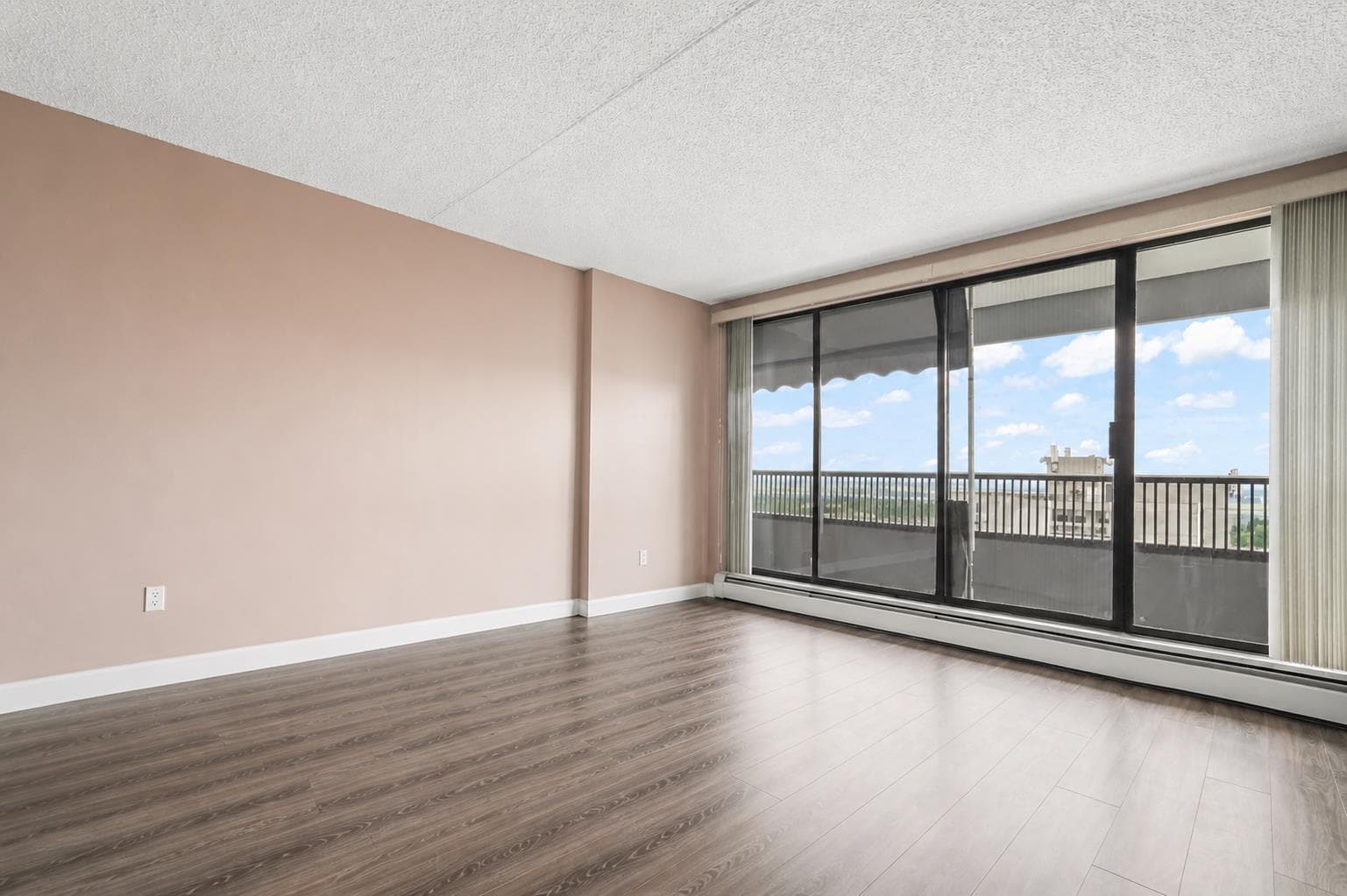 1607 - 6595 Willingdon Avenue, Burnaby, V5H 4E5 — photo 2