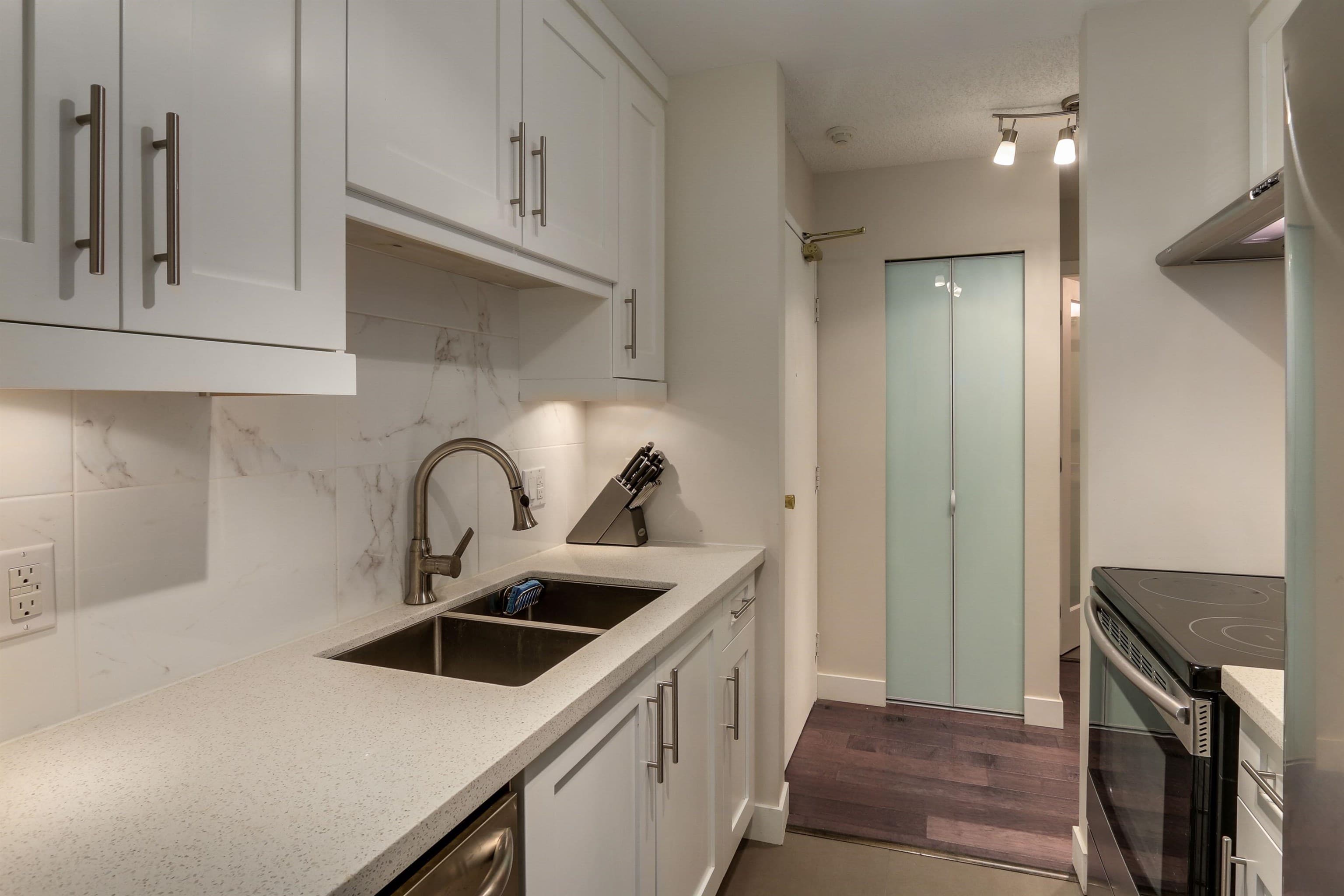 203 - 1611 E 3rd Avenue, Vancouver, V5N 1H1 — photo 1