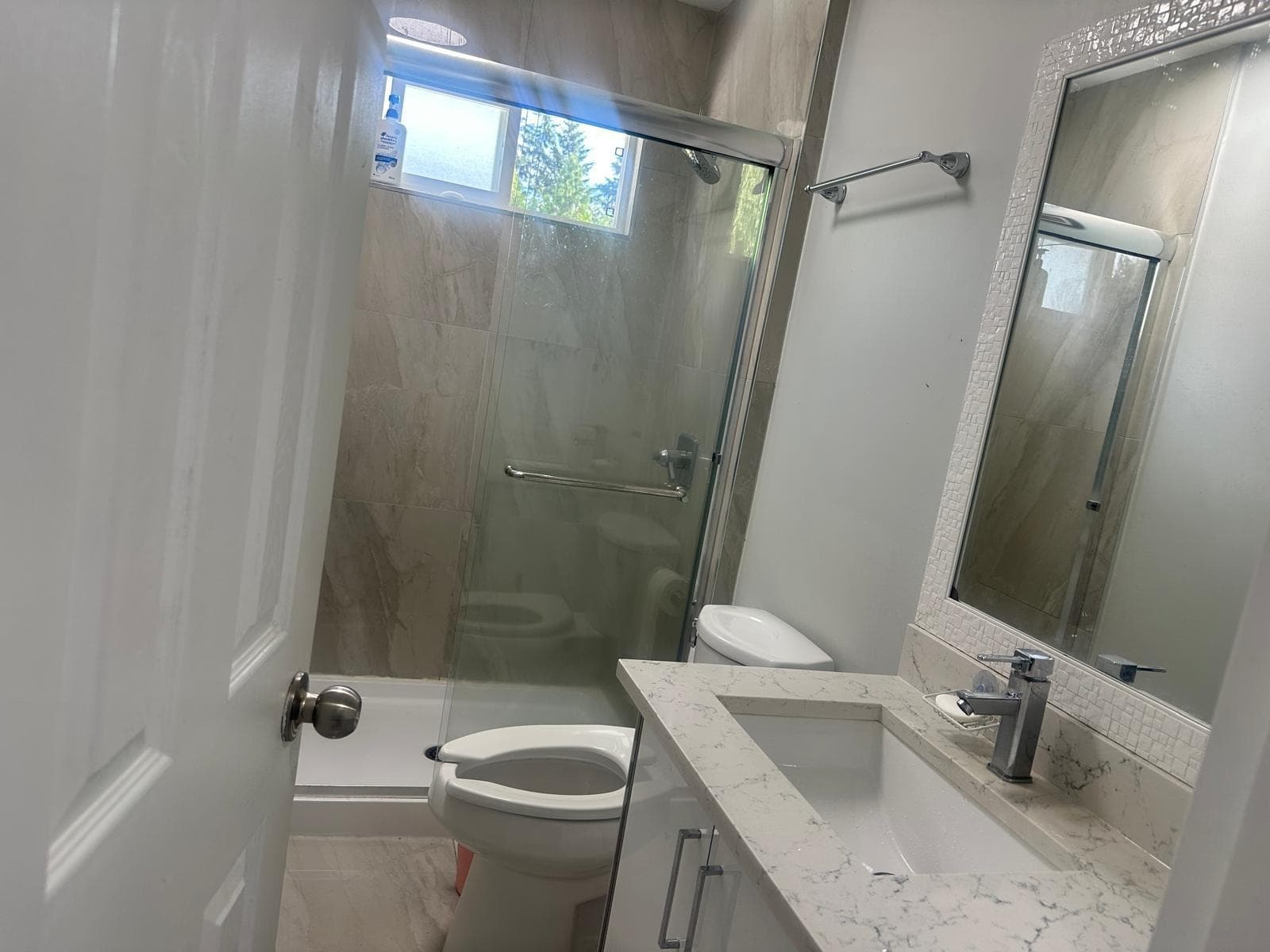 18254 56a Avenue, Surrey, V3S 6E3 — photo 2