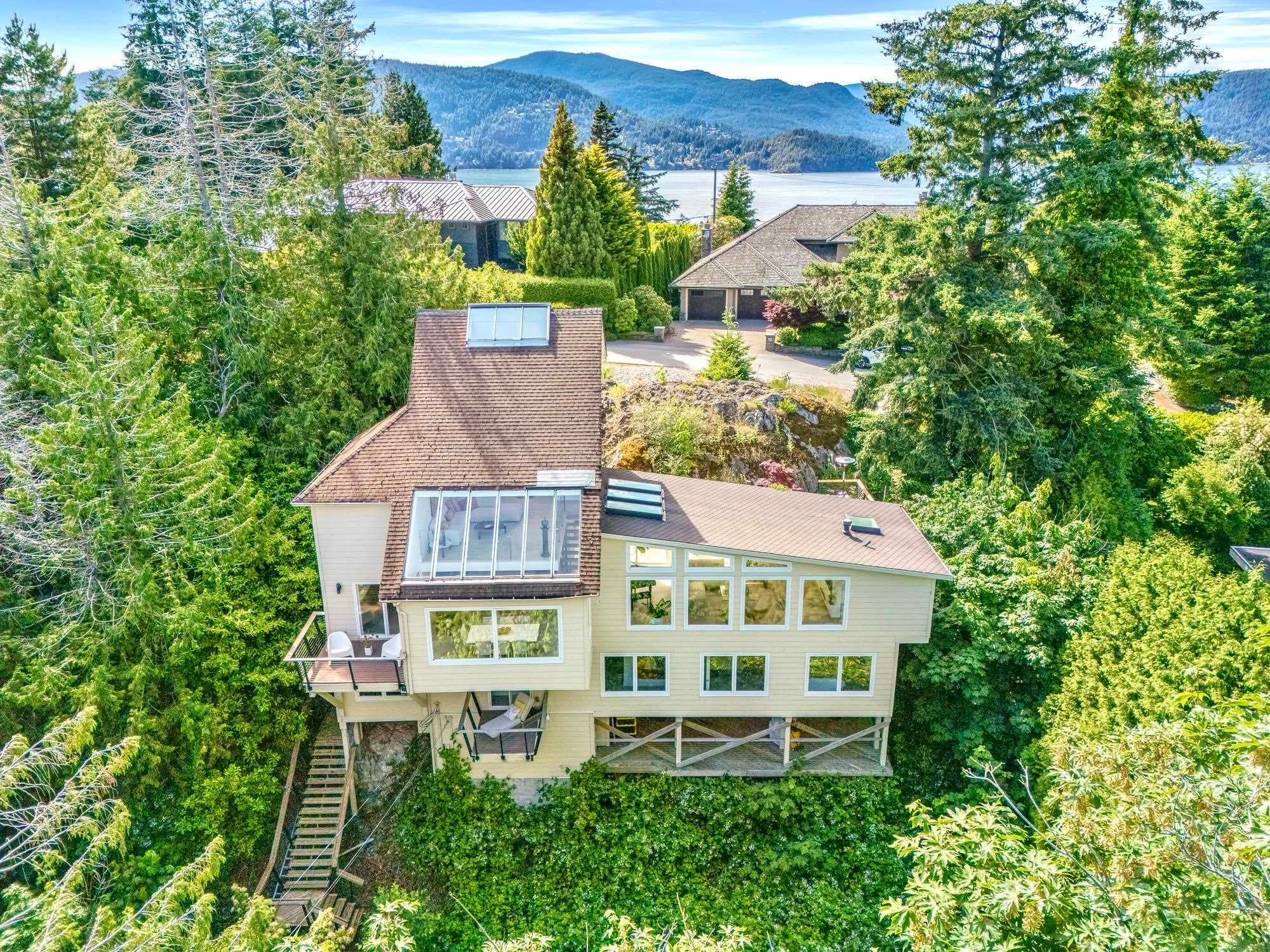 6236 Summit Avenue, West Vancouver