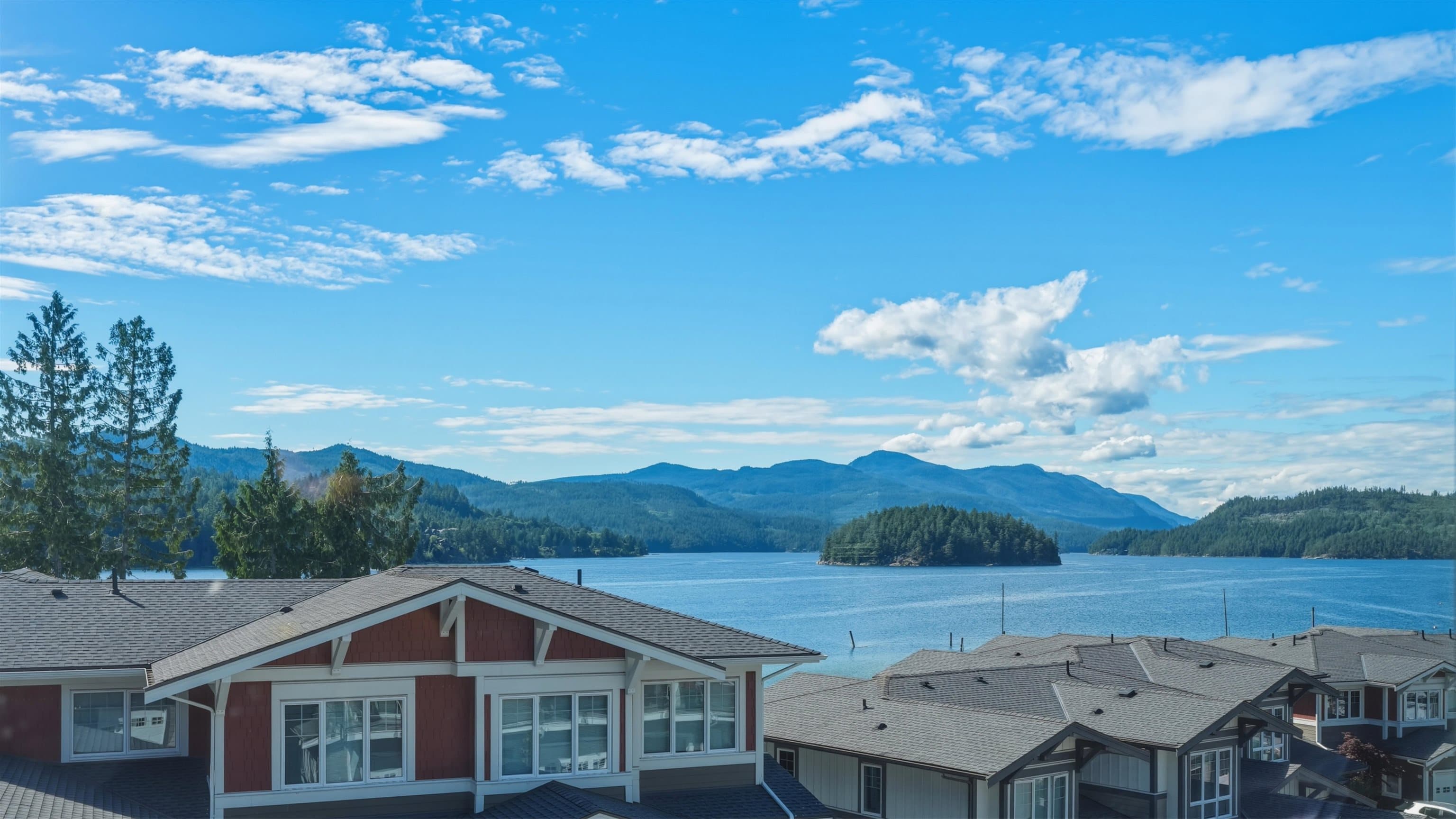 5906 Beachgate Lane, Sechelt, V7Z 0S3 — photo 1