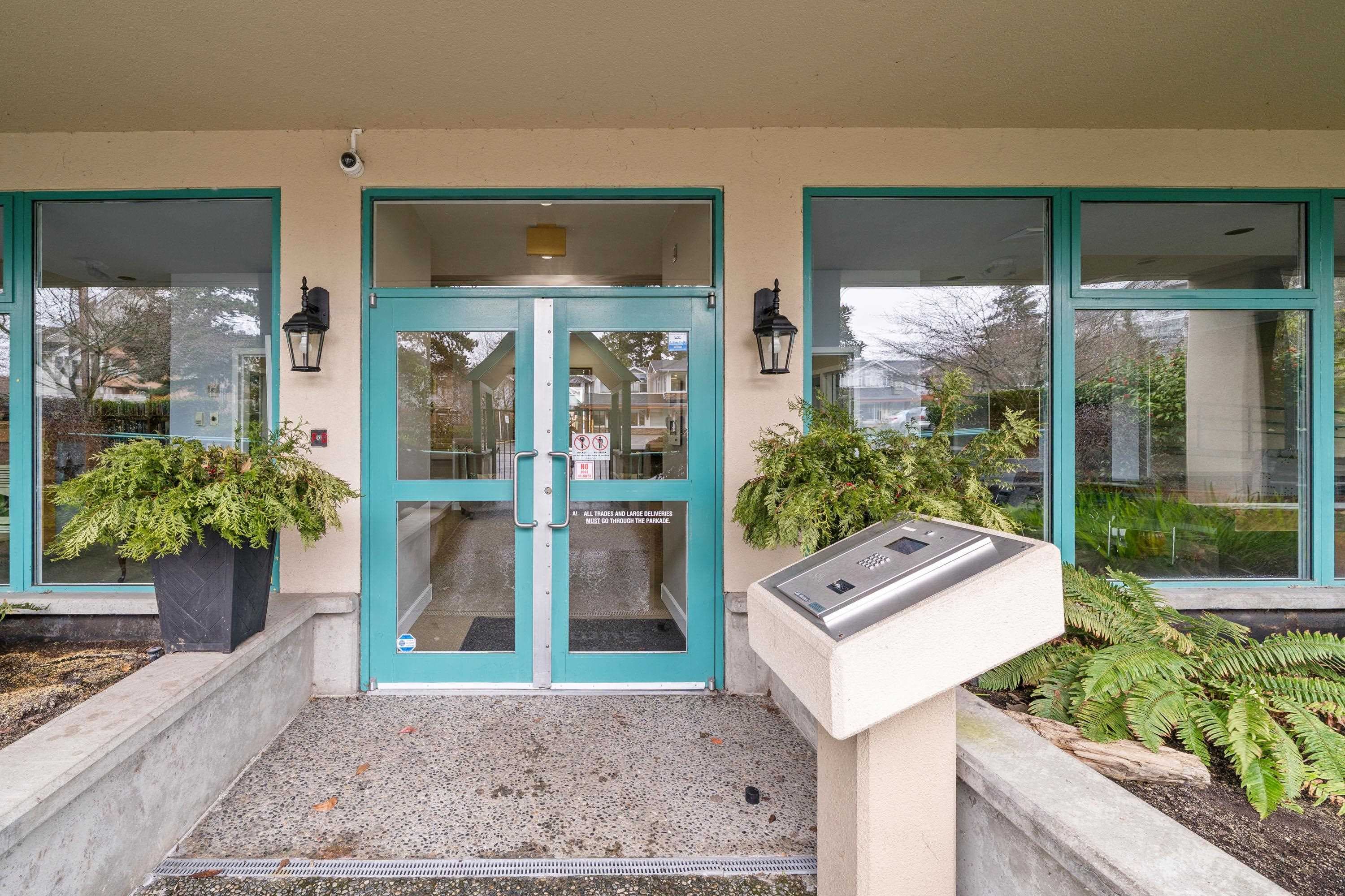 303 - 15466 North Bluff Road, White Rock, V4B 3G1 — photo 2
